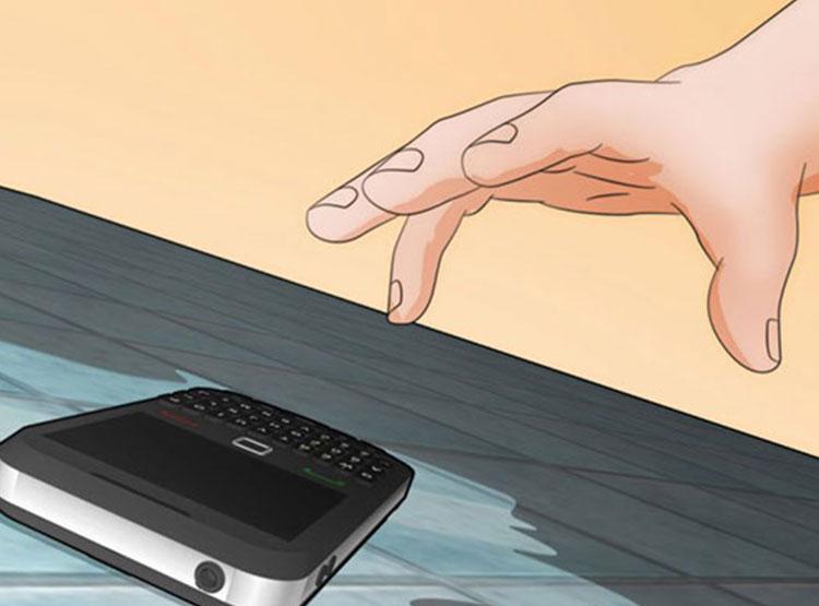 Hogyan ments meg egy beázott telefont?