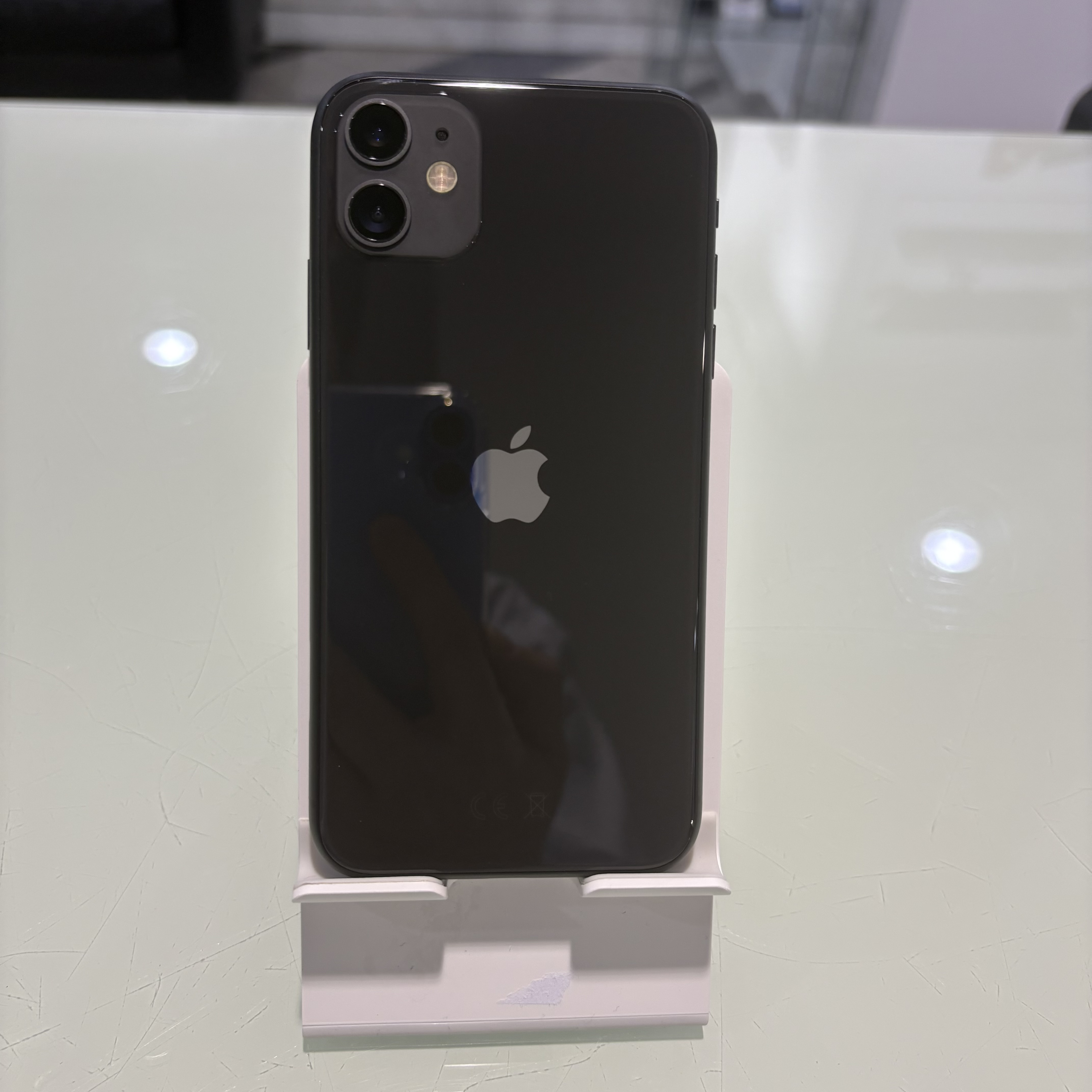 Apple iPhone 11 - 128 GB - fekete (221)