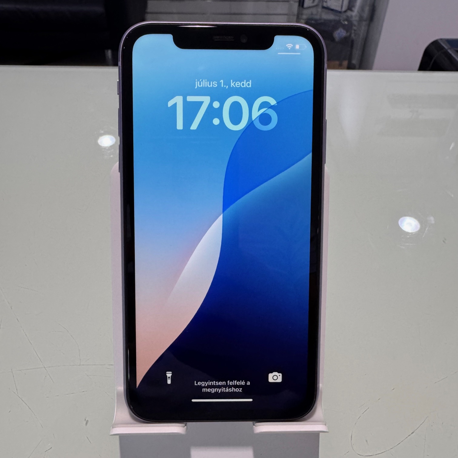 Apple iPhone 11 - 128 GB - lila (149)