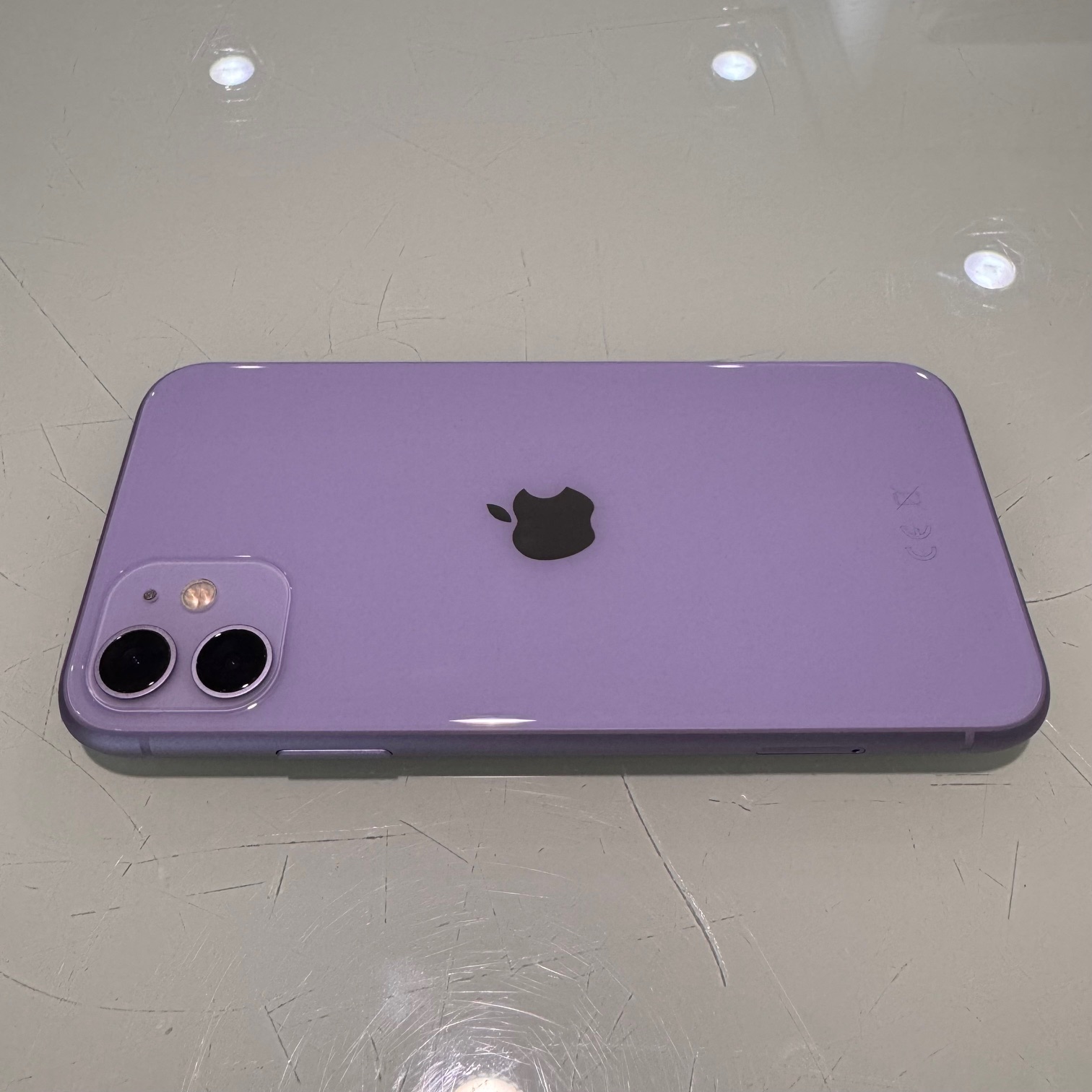 Apple iPhone 11 - 128 GB - lila (149)