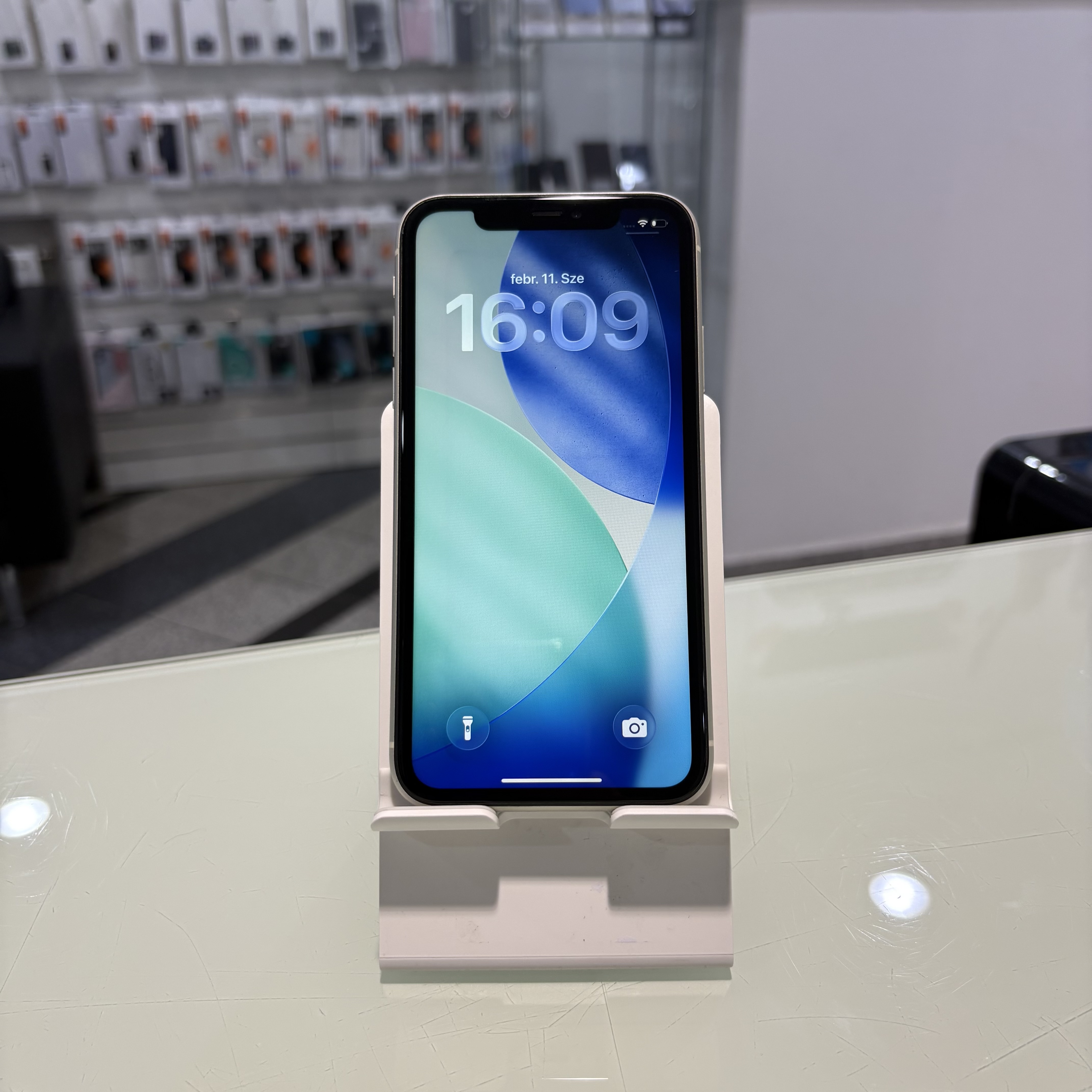 Apple iPhone 11 - 64 GB - fehér (263)