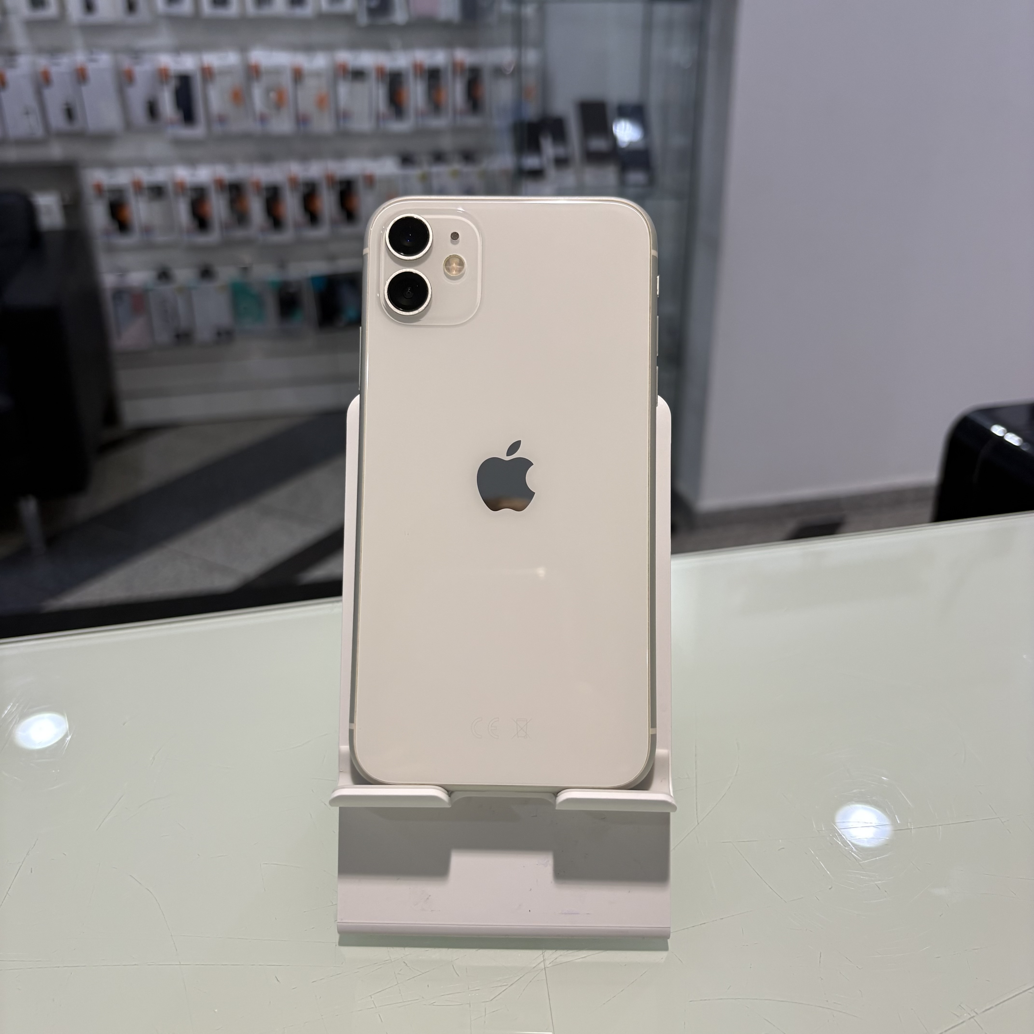 Apple iPhone 11 - 64 GB - fehér (263)