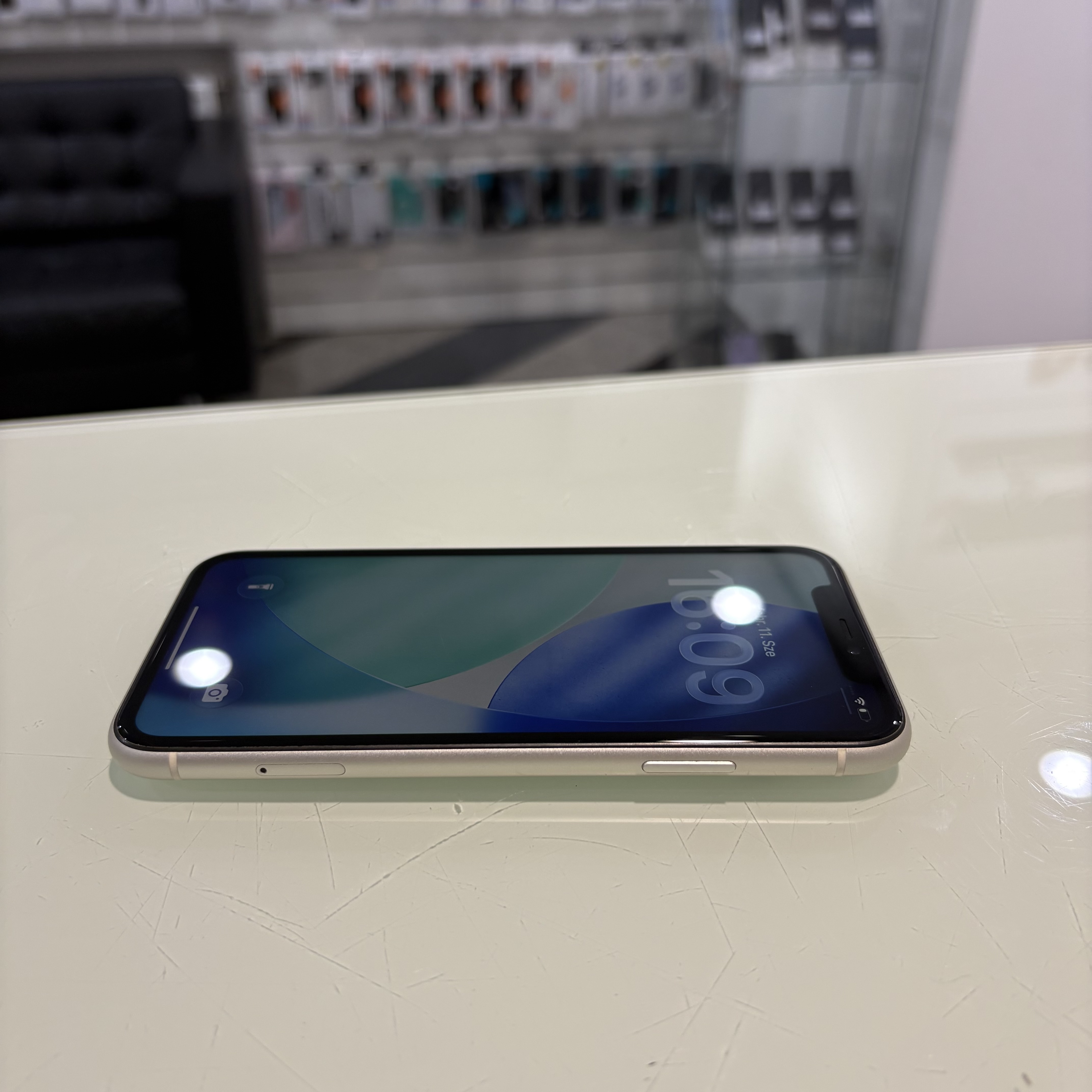 Apple iPhone 11 - 64 GB - fehér (263)