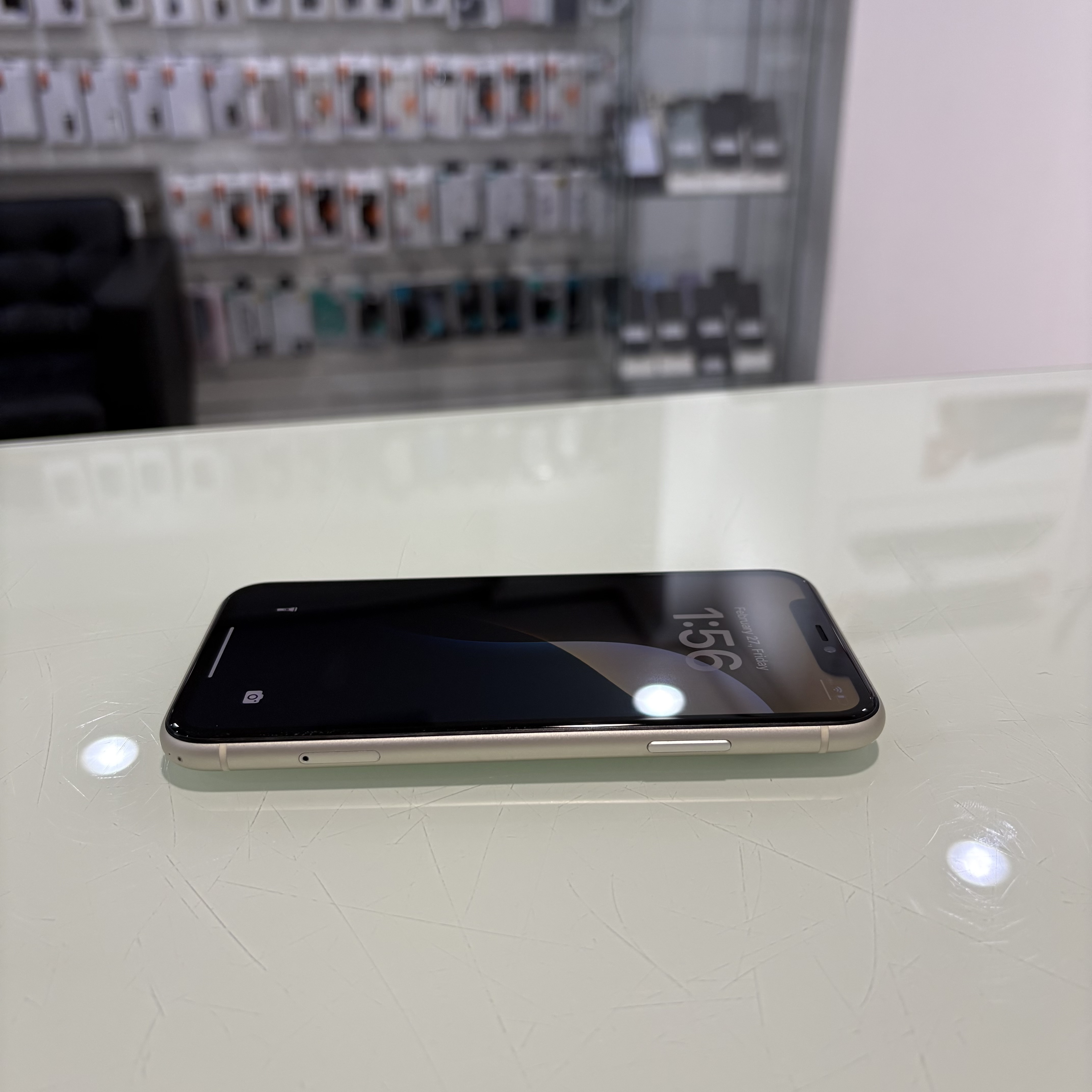Apple iPhone 11 - 64 GB - fehér (289)