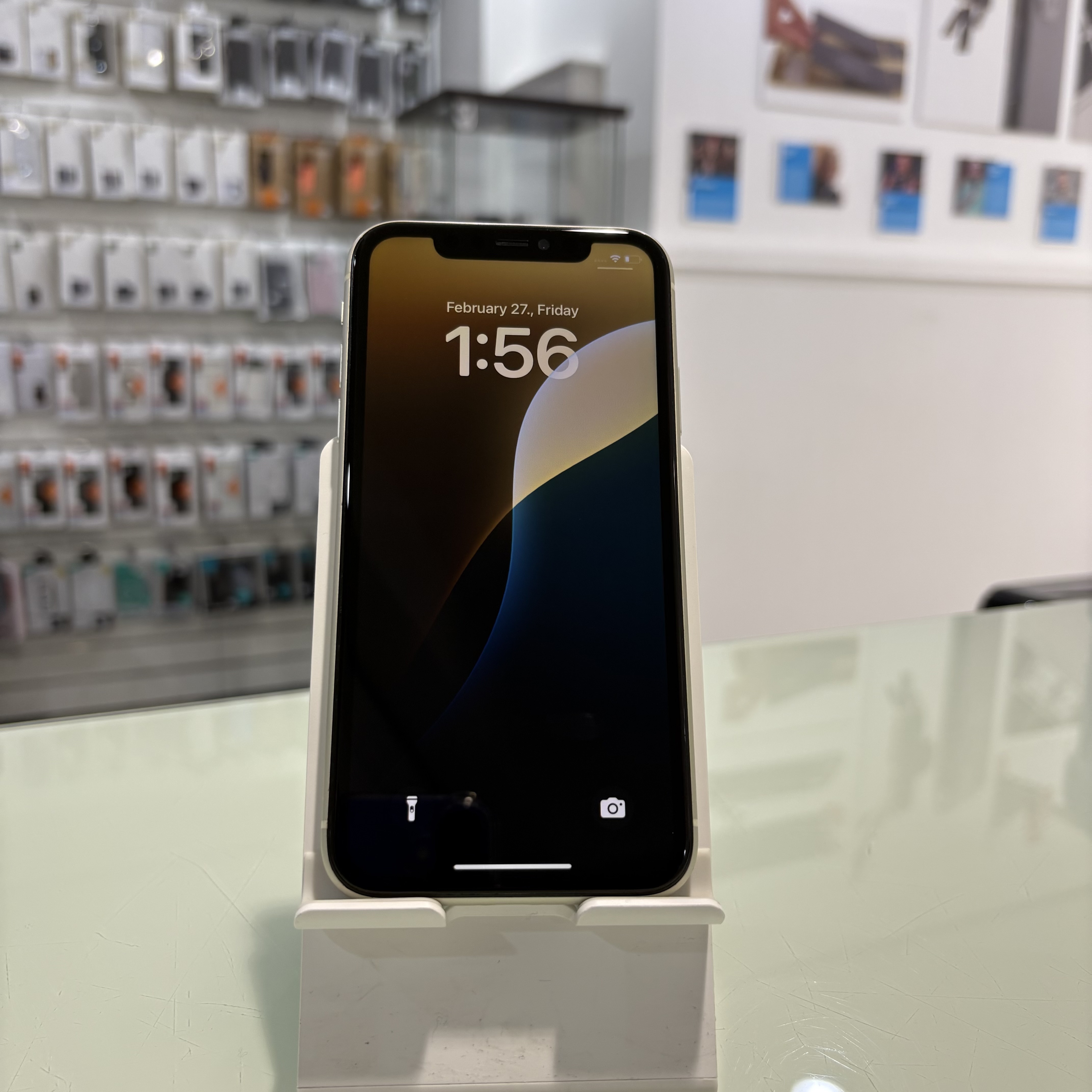 Apple iPhone 11 - 64 GB - fehér (289)