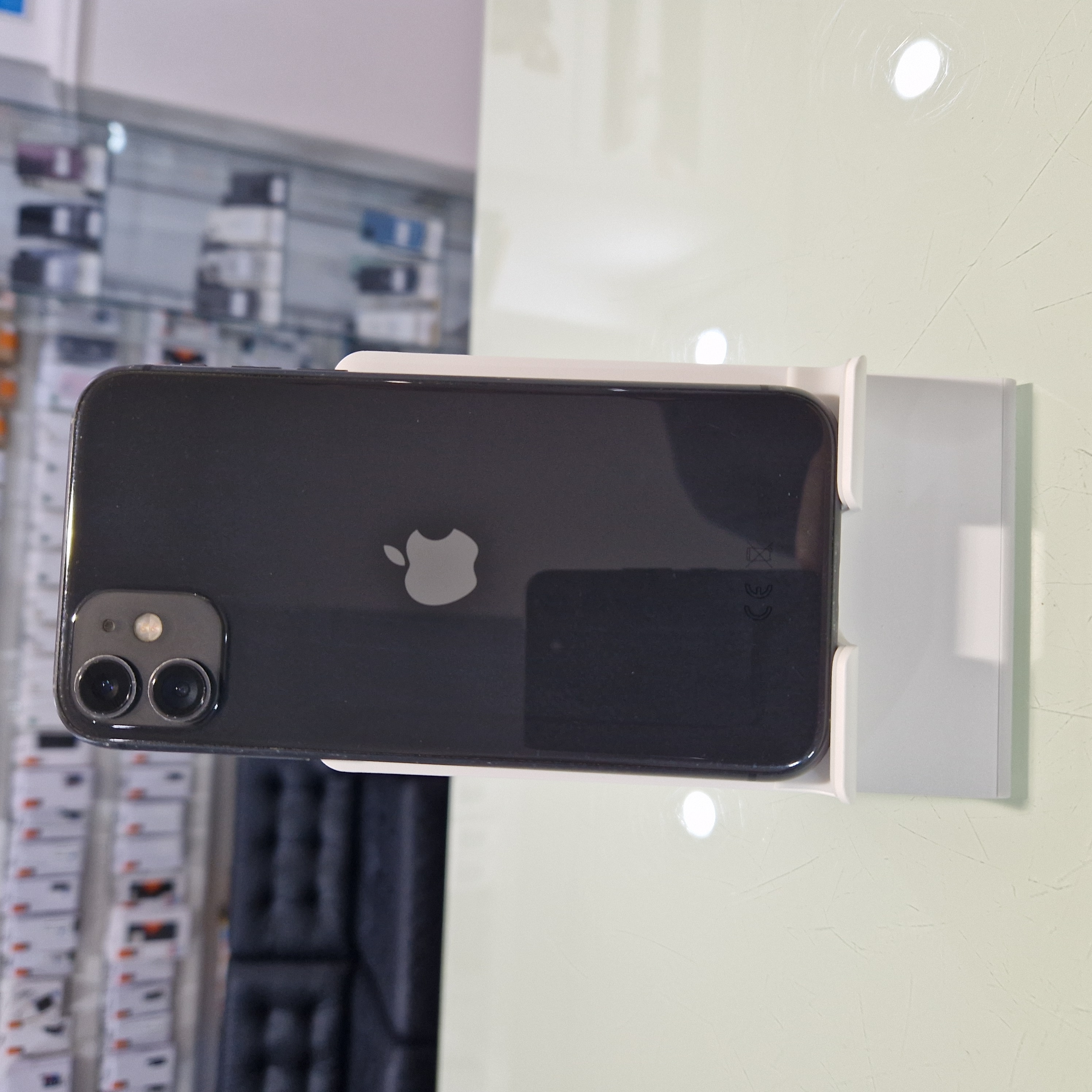 Apple iPhone 11 - 64 GB - black (204)