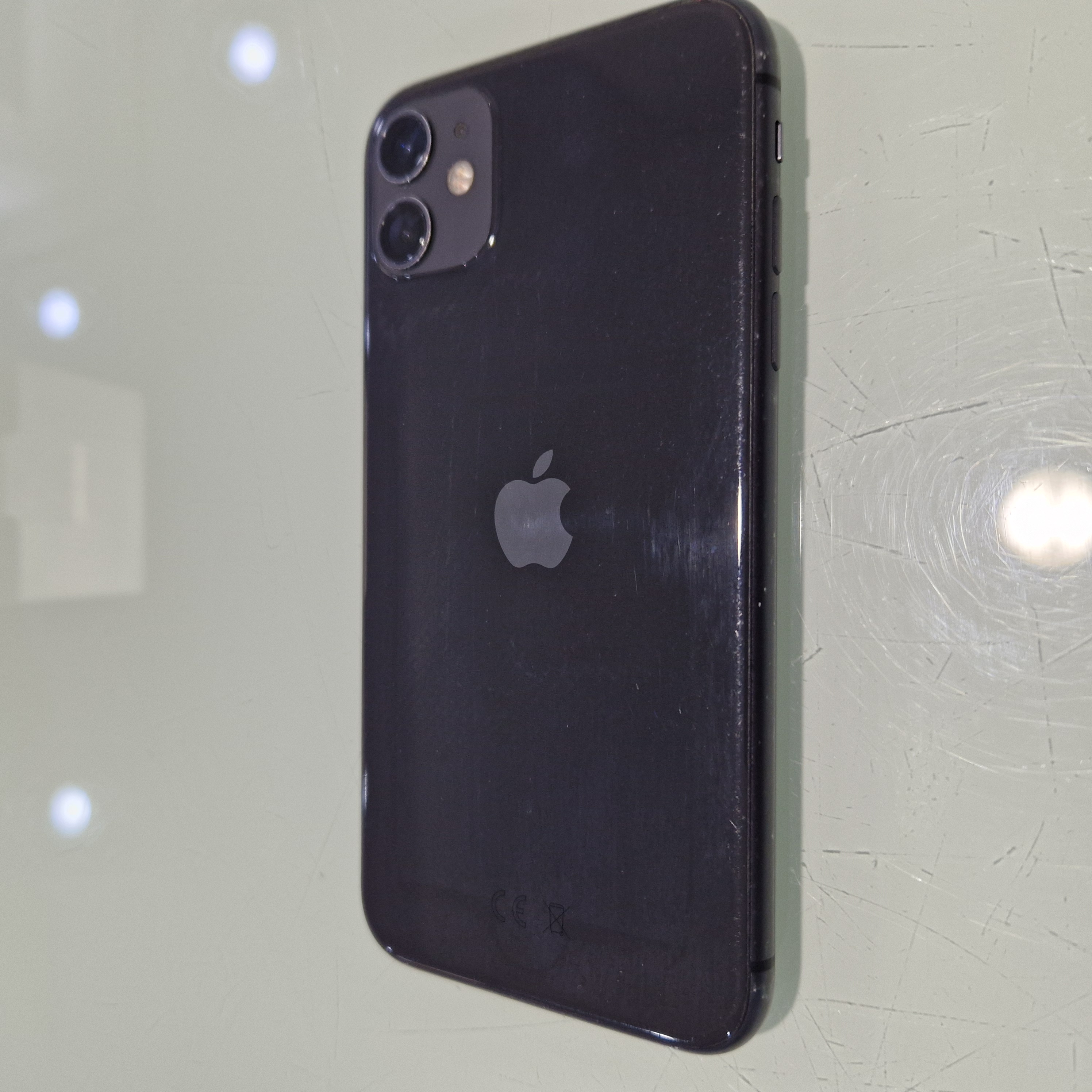 Apple iPhone 11 - 64 GB - black (204)