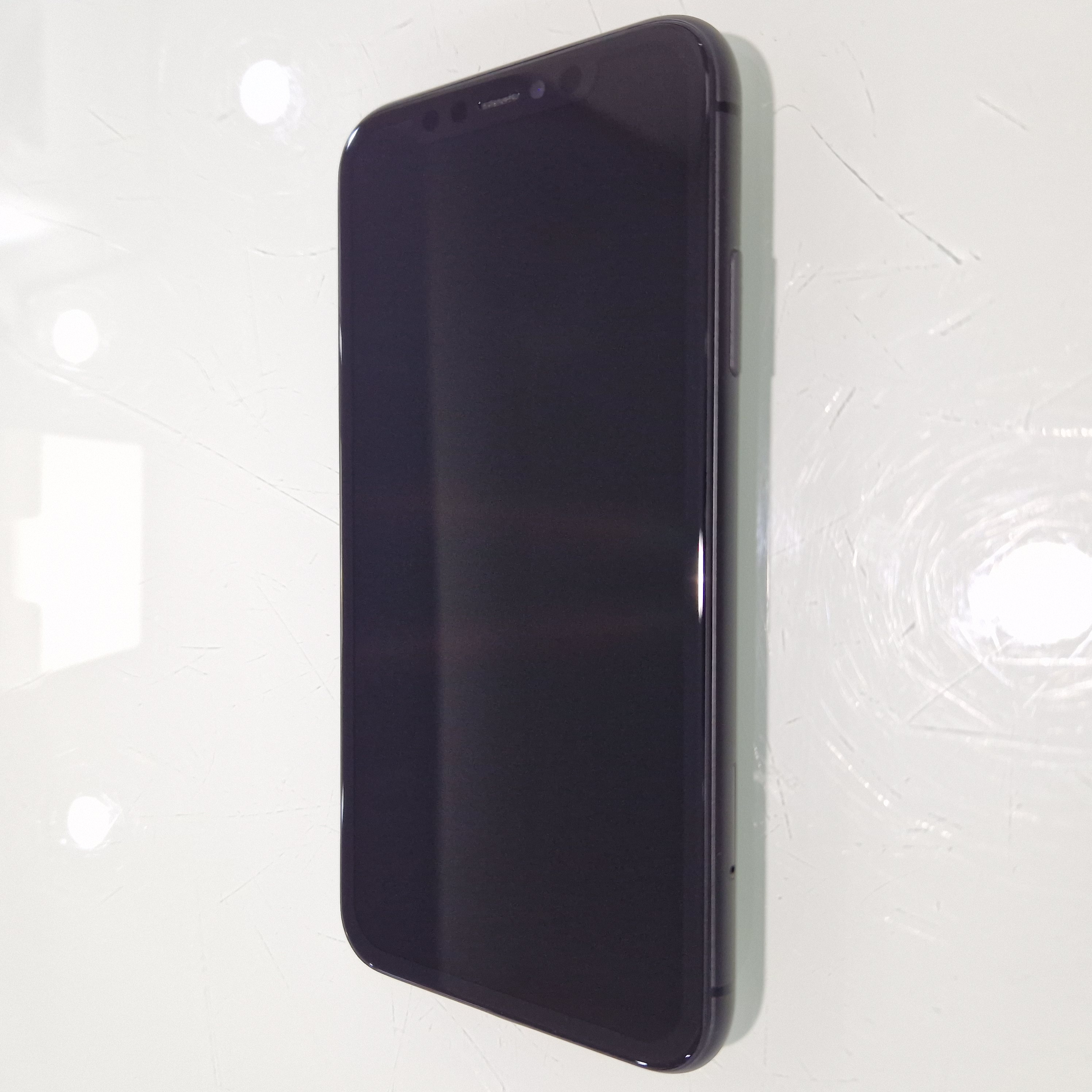 Apple iPhone 11 - 64 GB - fekete (231)