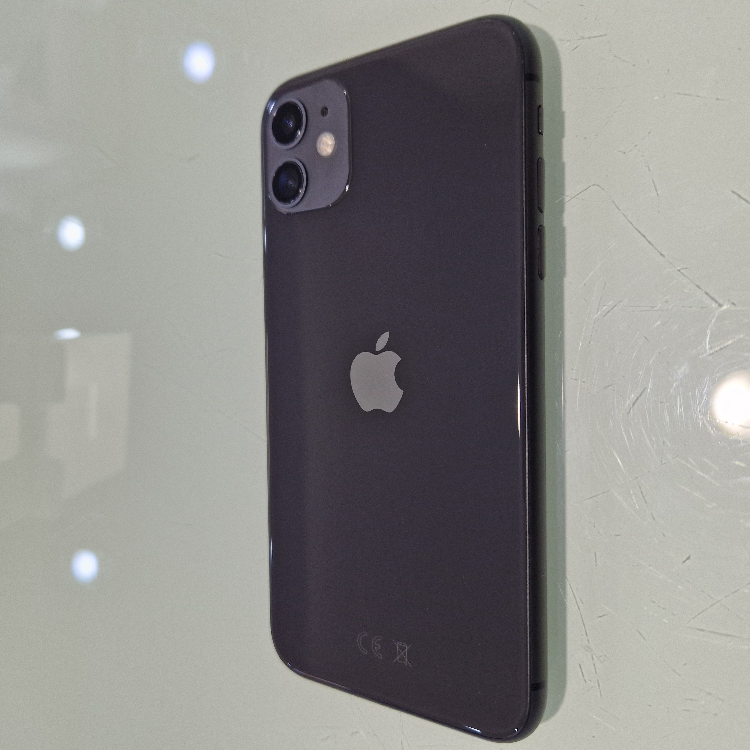 Apple iPhone 11 - 64 GB - fekete (231)