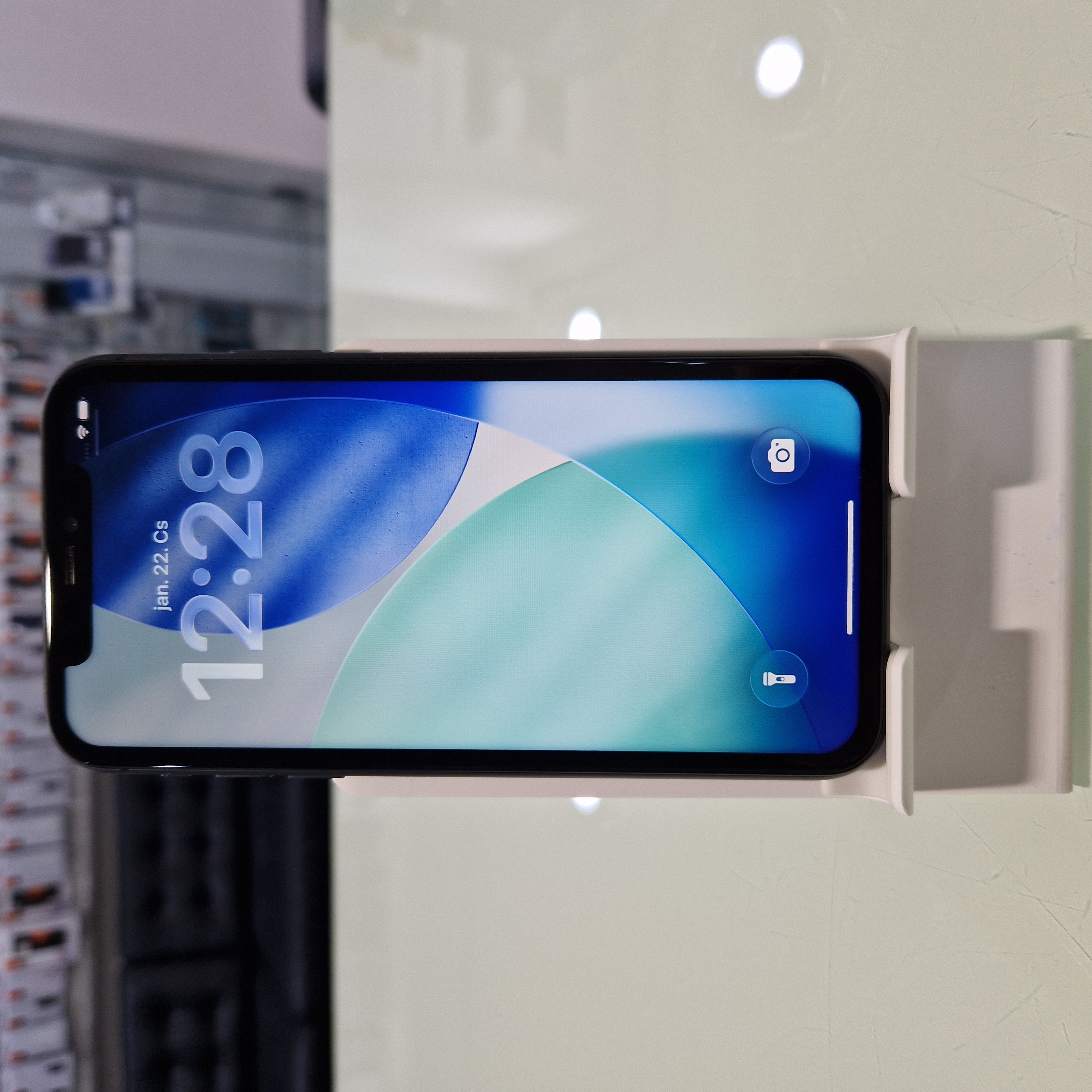 Apple iPhone 11 - 64 GB - fekete (231)