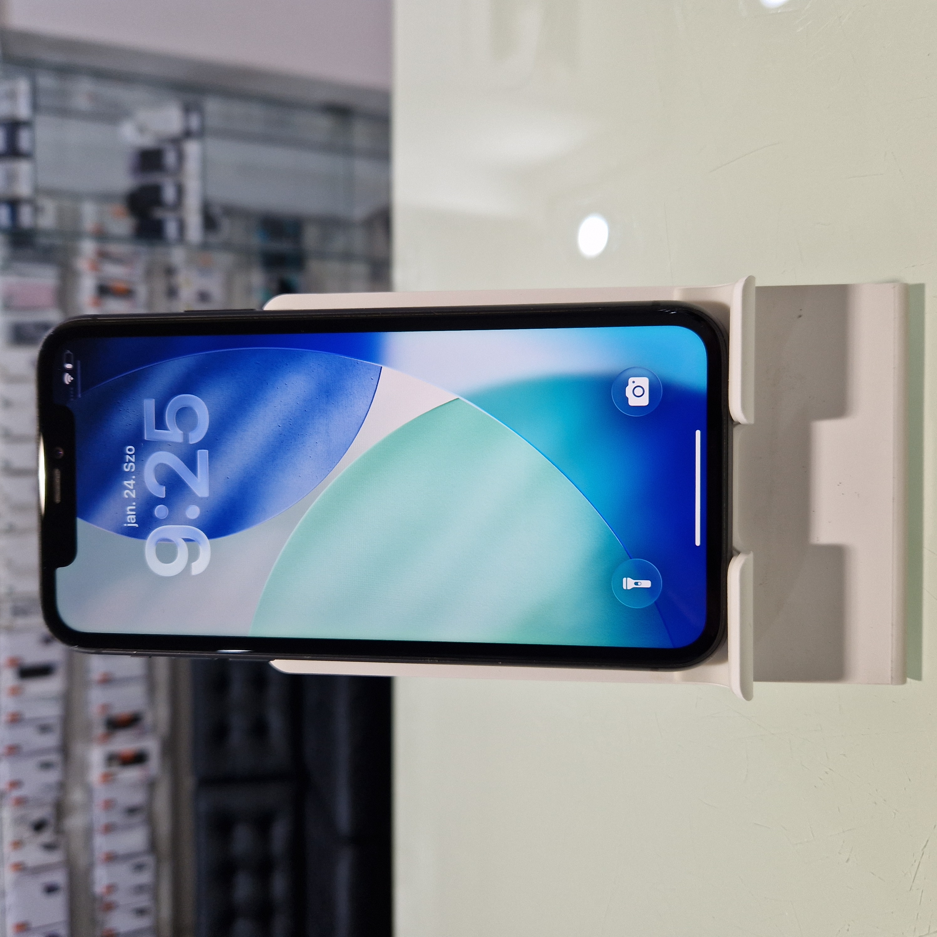 Apple iPhone 11 - 64 GB - fekete (236)