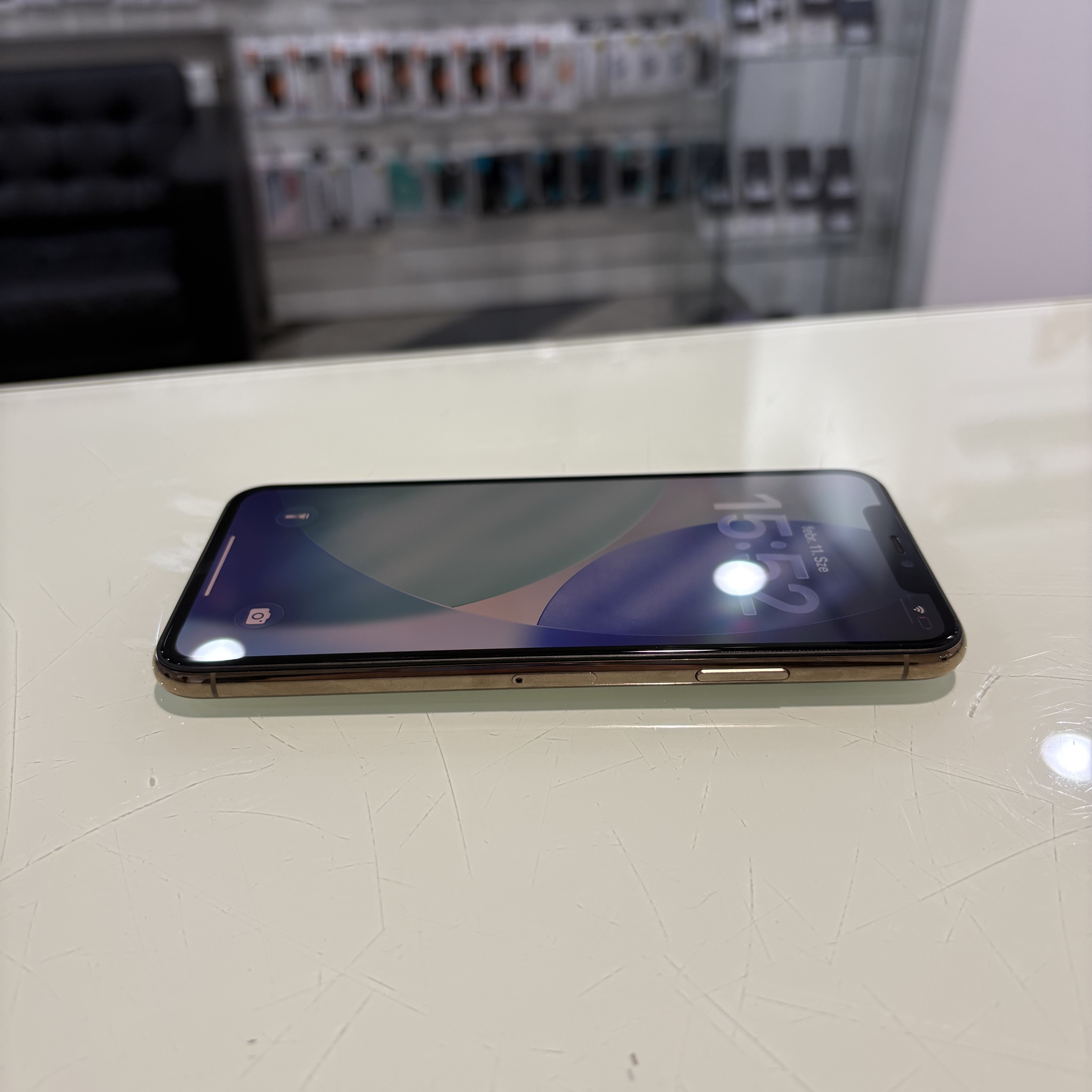 Apple iPhone 11 Pro Max - 128 GB - arany (260)