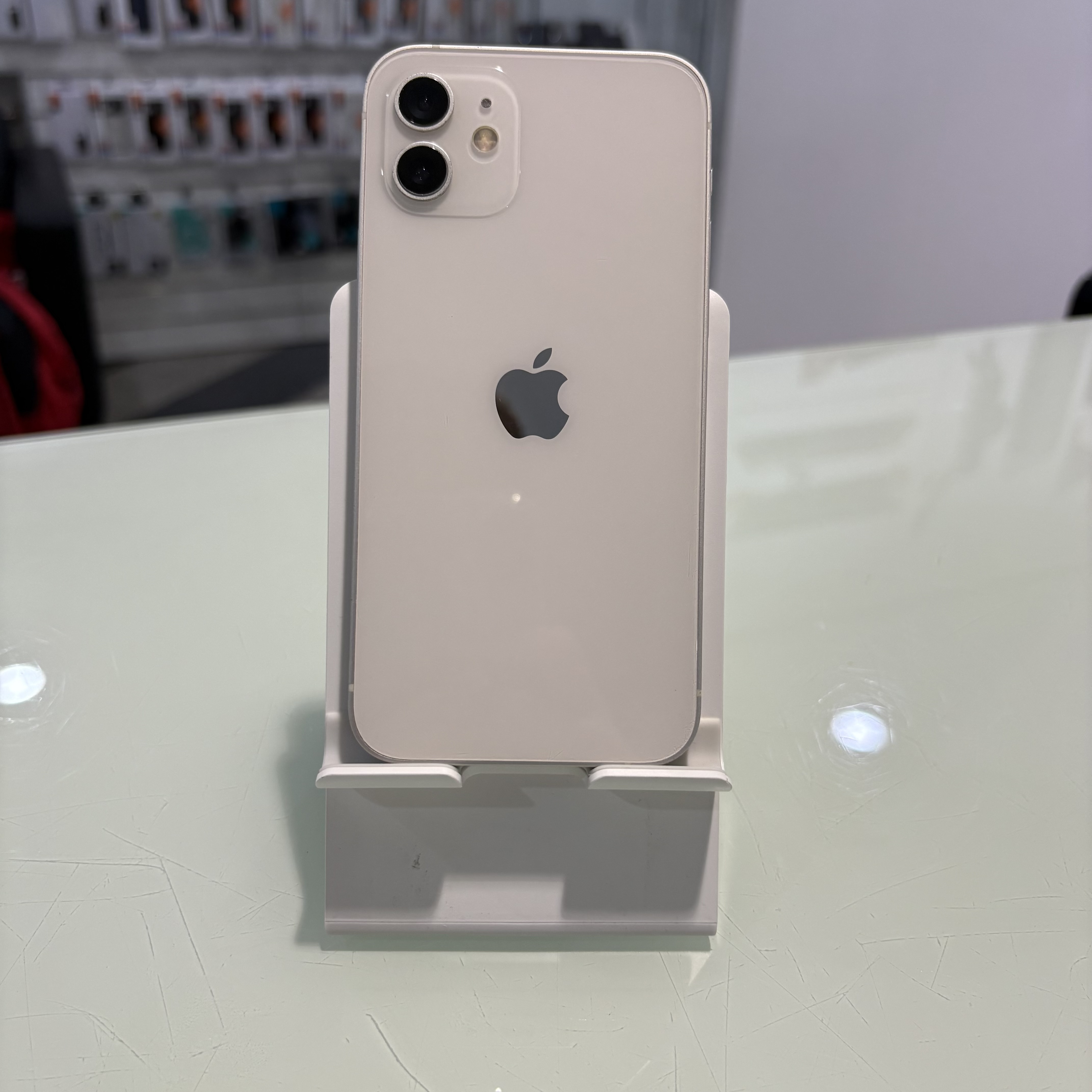 Apple iPhone 12 - 64 GB - fehér (240)