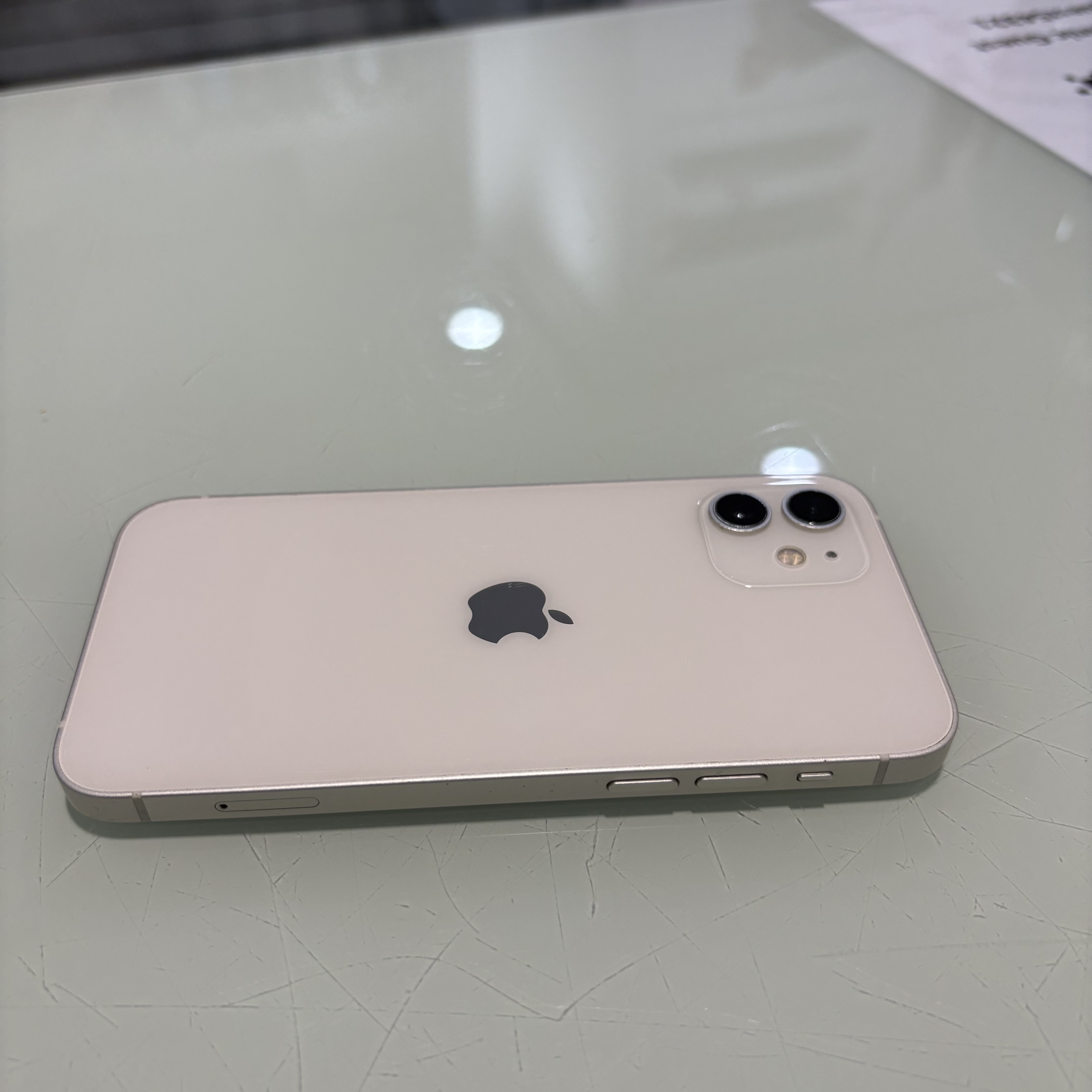 Apple iPhone 12 - 64 GB - fehér (240)