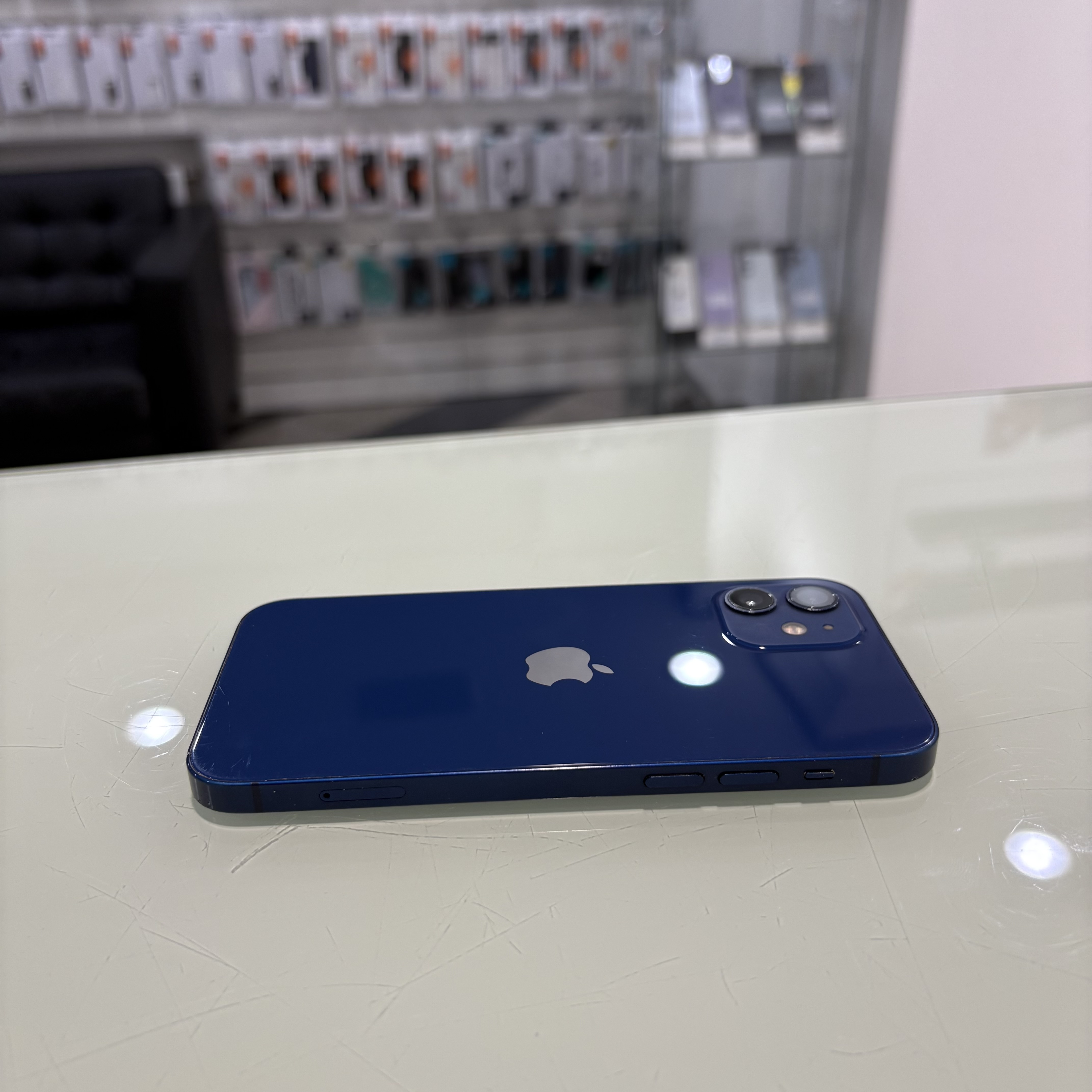 Apple iPhone 12 - 64 GB - kék (312)