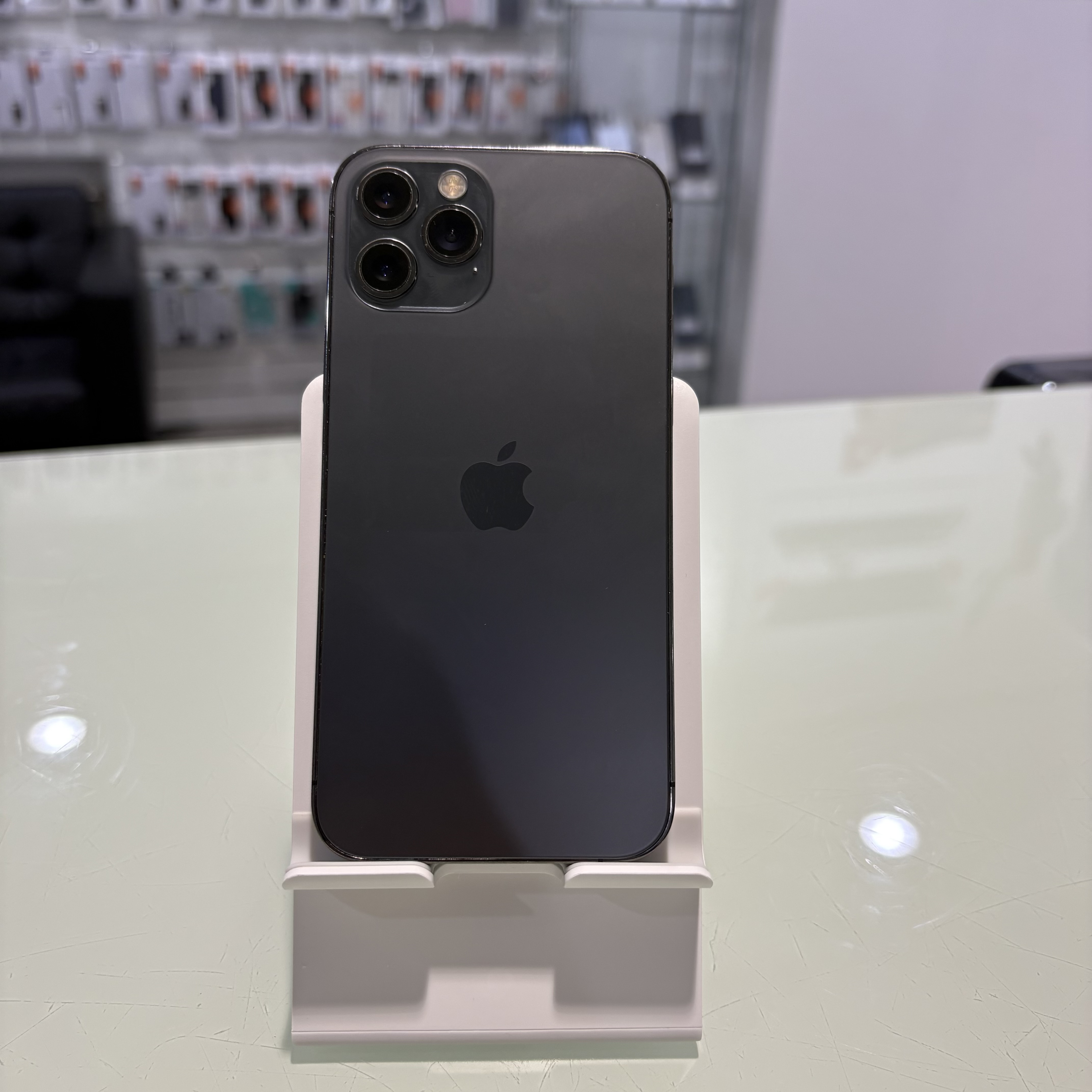 Apple iPhone 12 Pro - 128 GB - Ezüst (251)