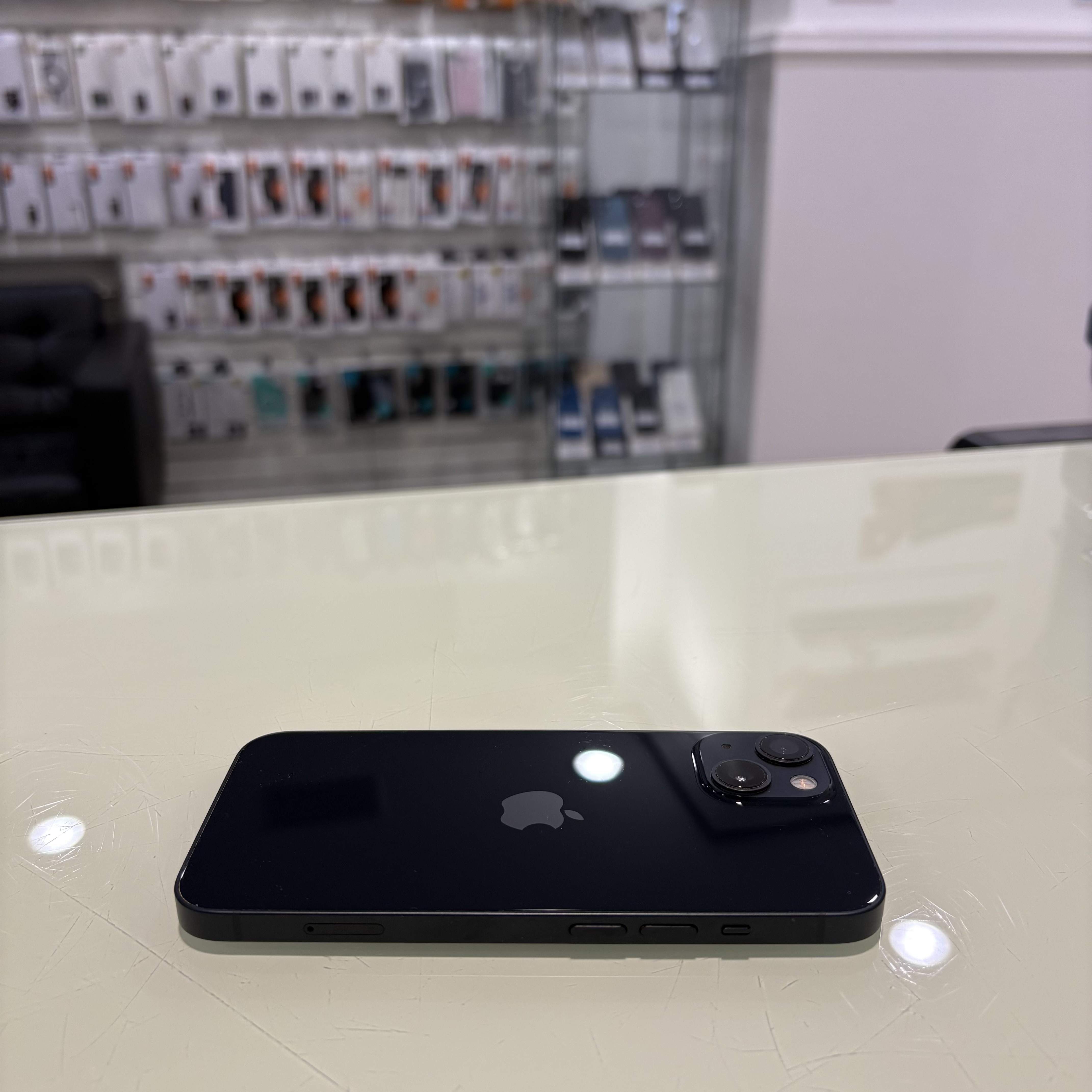 Apple iPhone 13 - 128 GB - fekete (253)