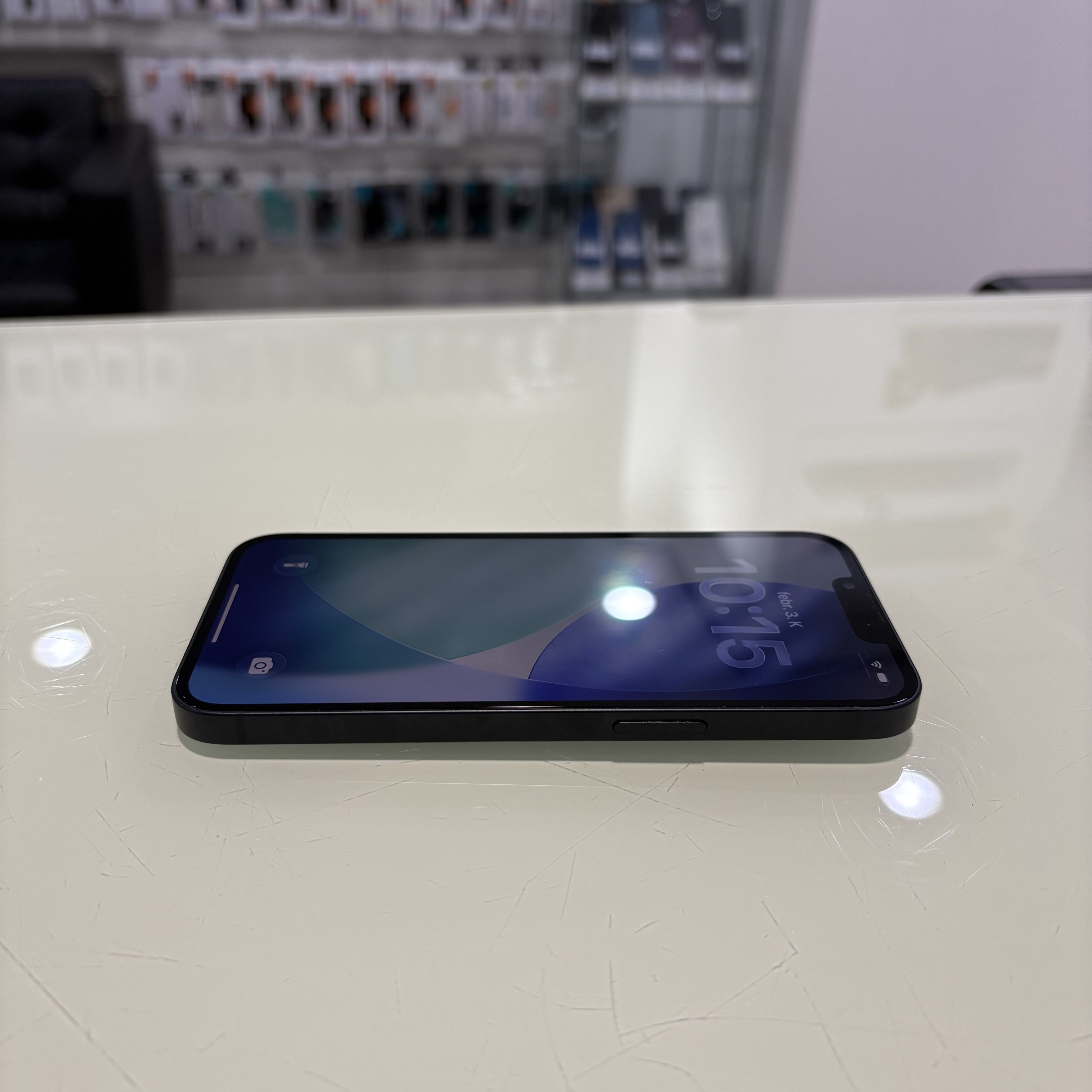 Apple iPhone 13 - 128 GB - fekete (253)