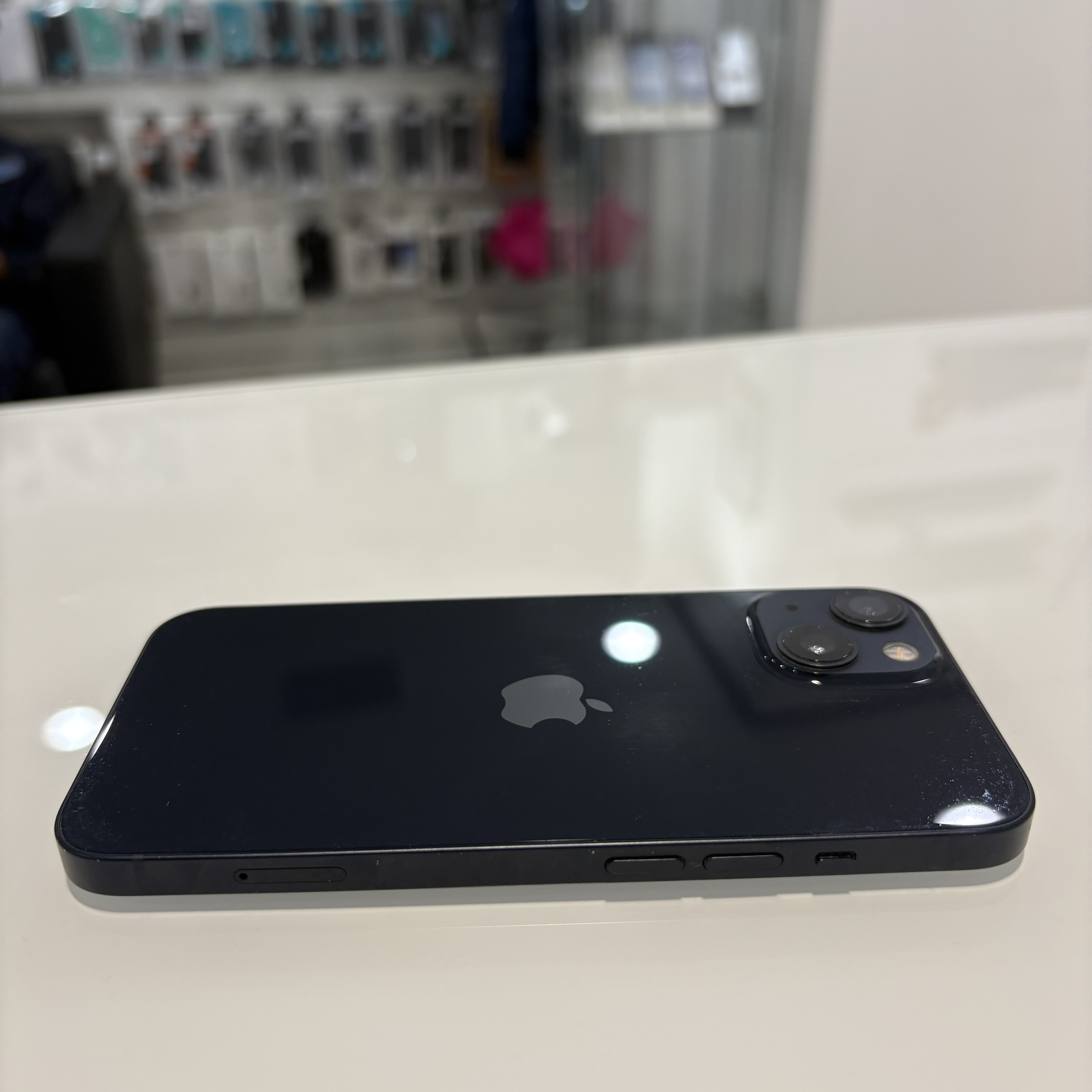Apple iPhone 13 - 128 GB - fekete (505)