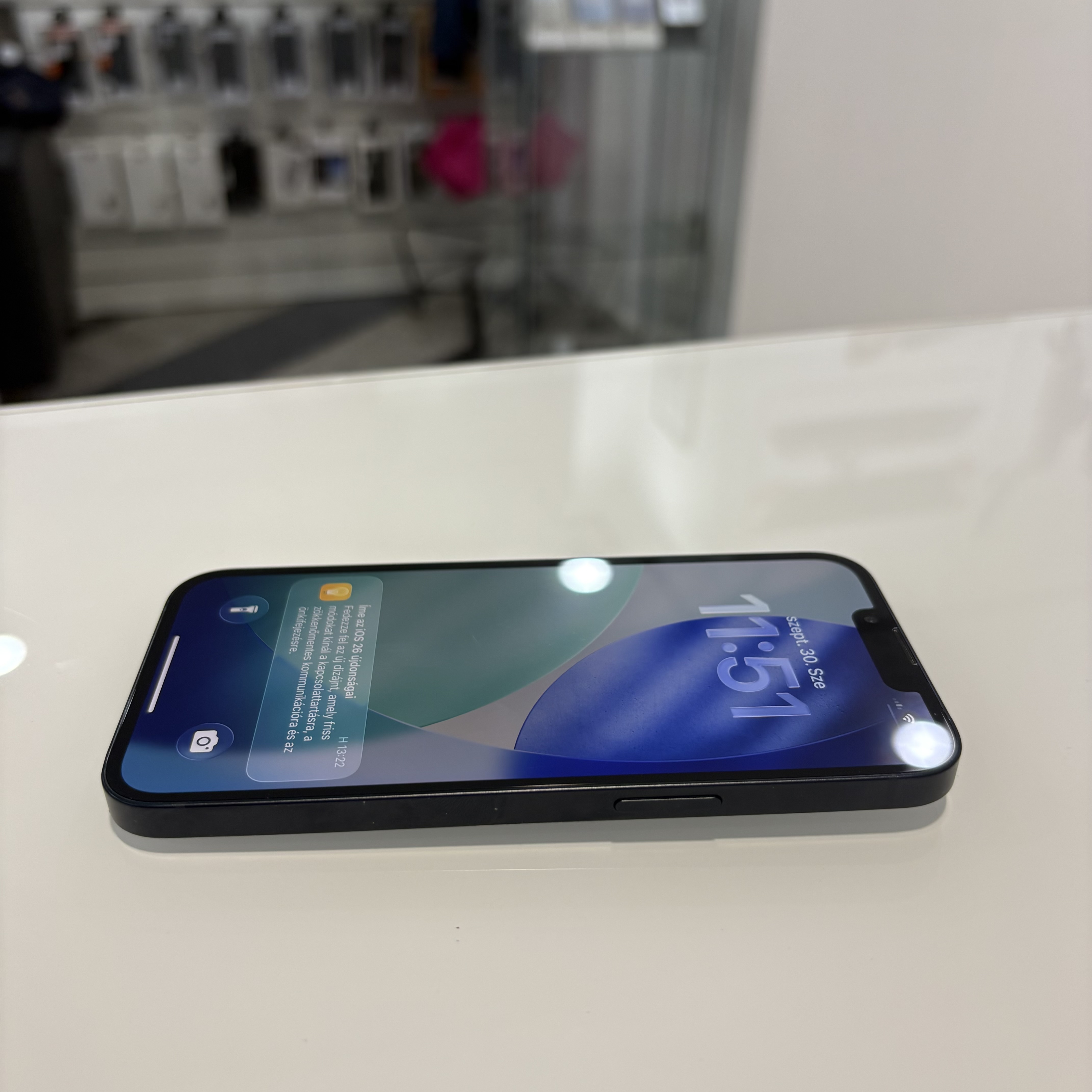Apple iPhone 13 - 128 GB - fekete (507)