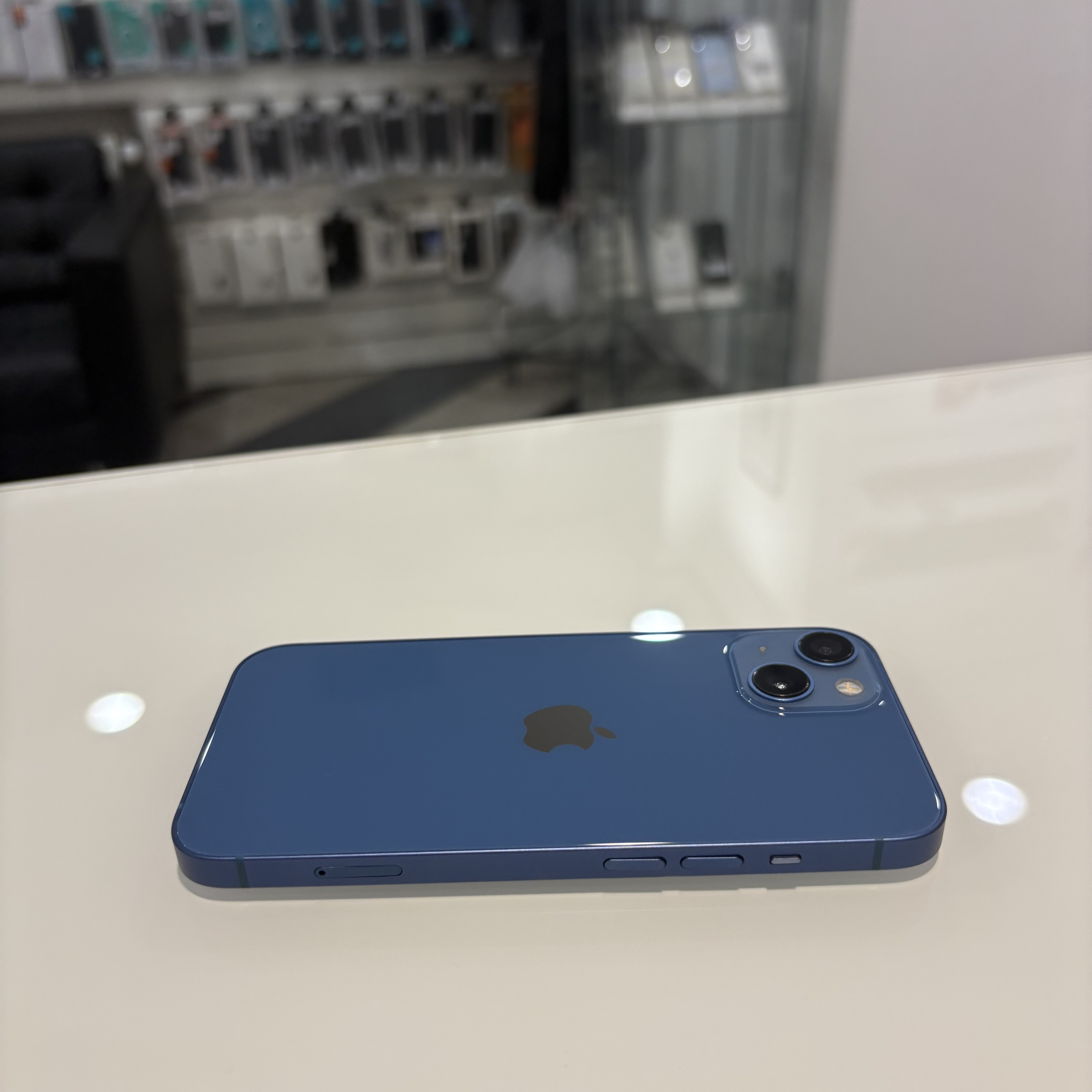 Apple iPhone 13 - 128 GB - kék (479)
