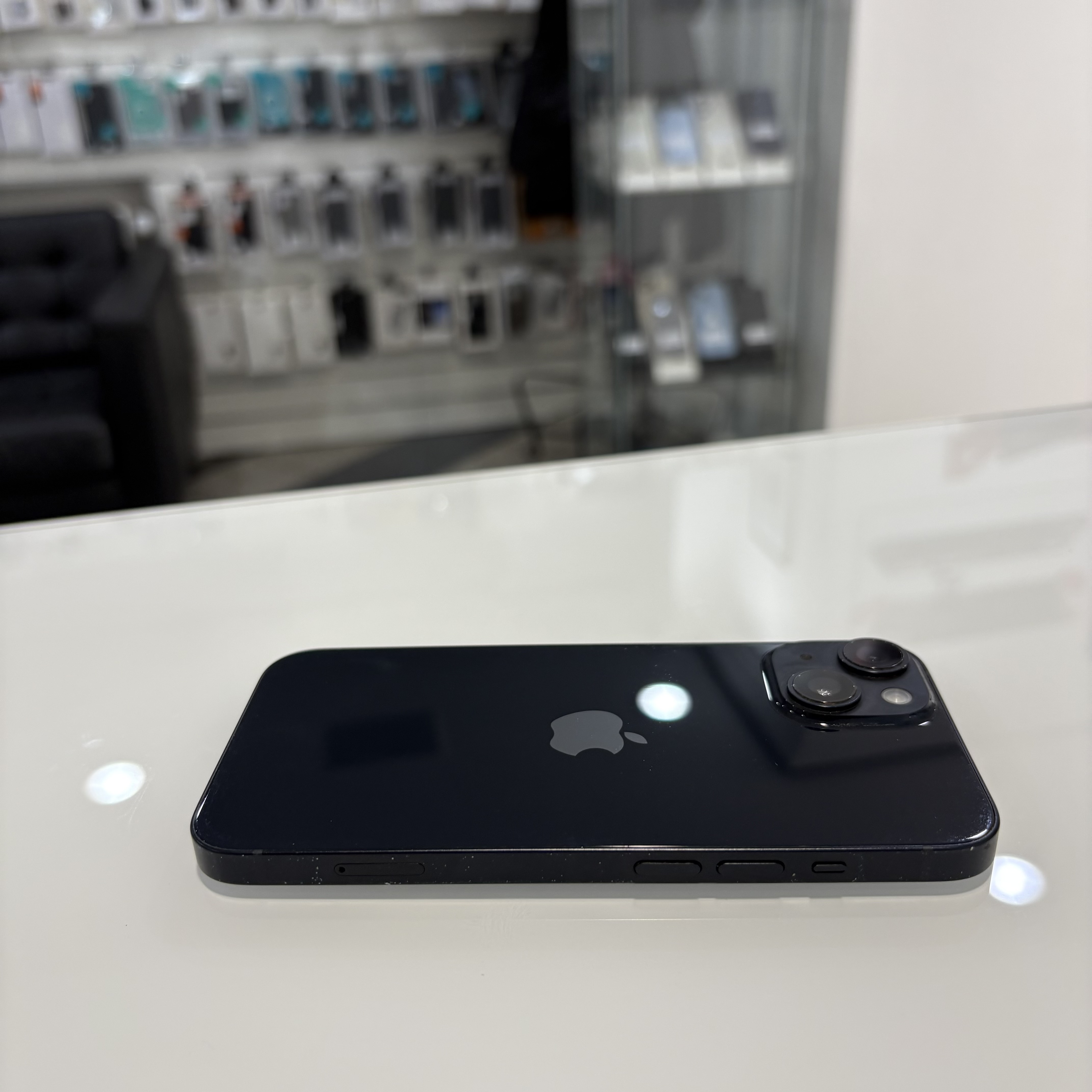 Apple iPhone 14 - 128 GB - fekete (525)