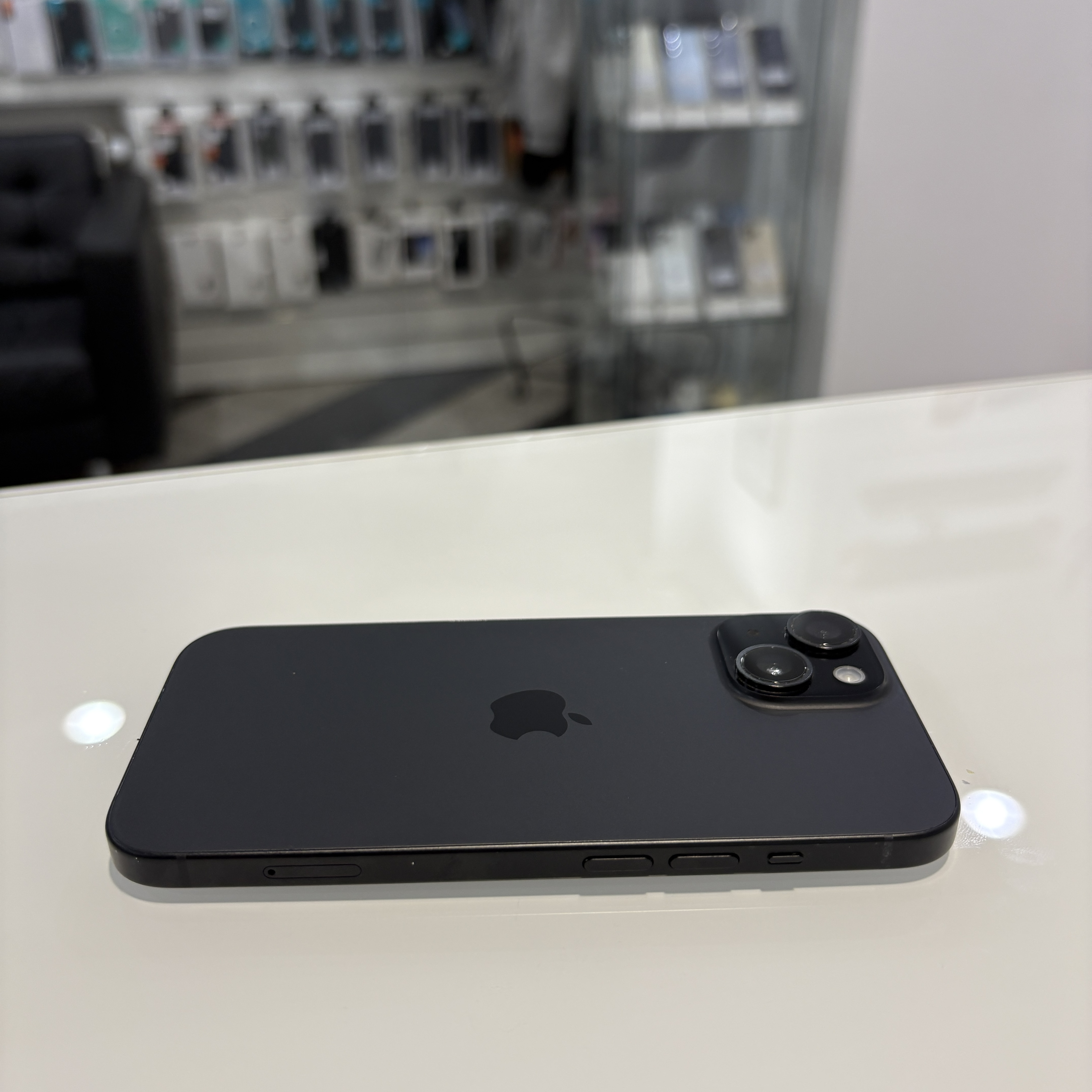Apple iPhone 15 - 128 GB - fekete (540)
