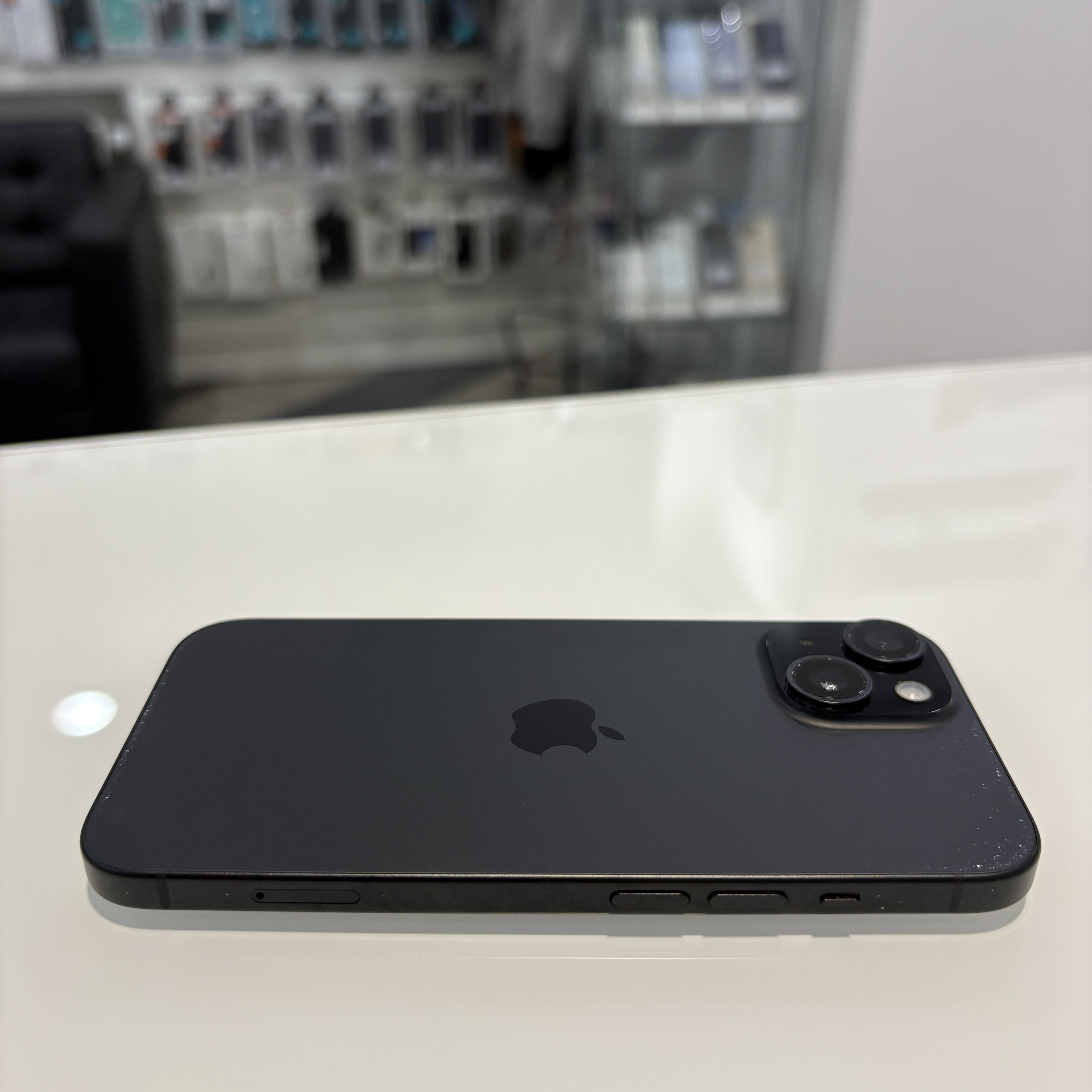 Apple iPhone 15 - 128 GB - fekete (541)
