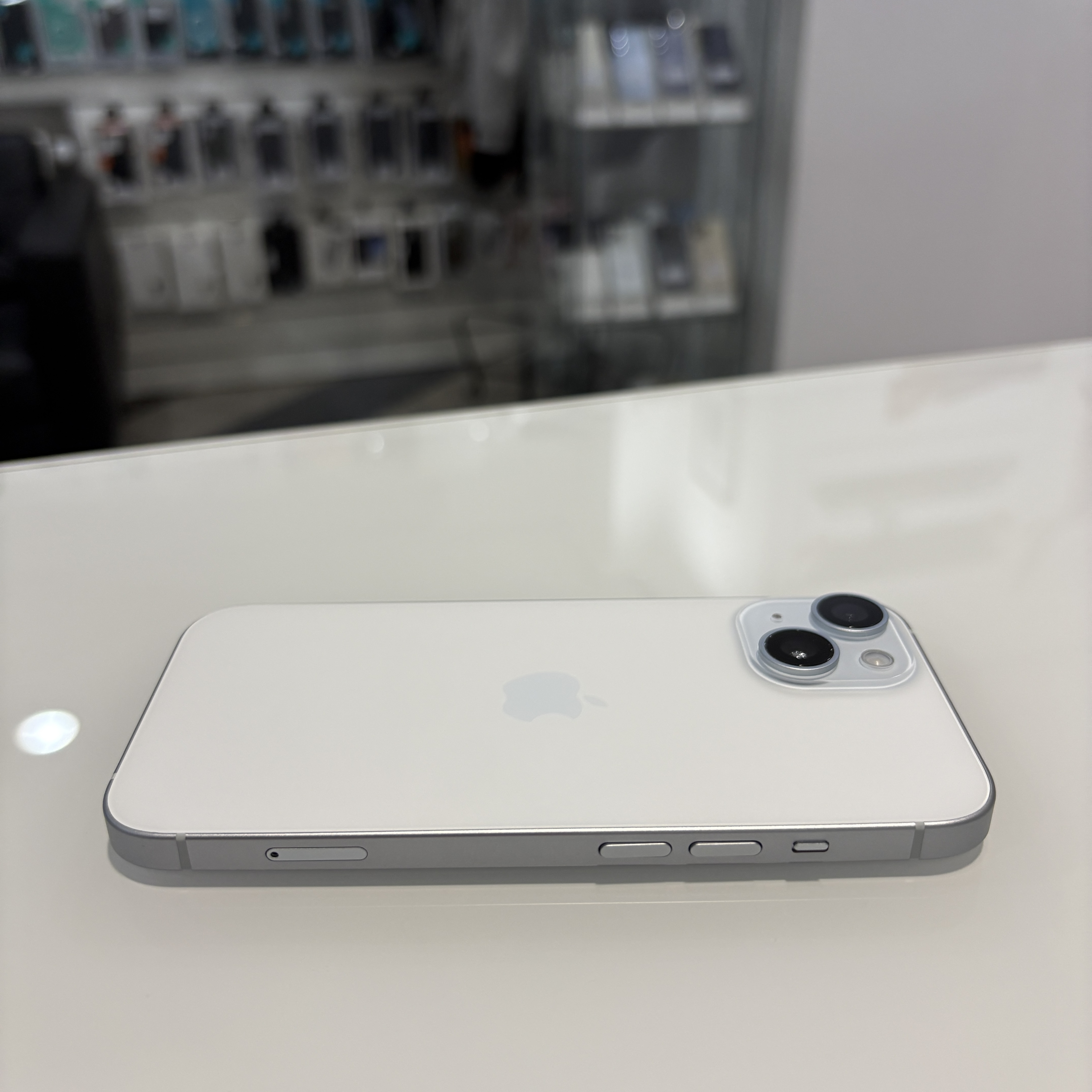 Apple iPhone 15 - 128 GB - kék (539)