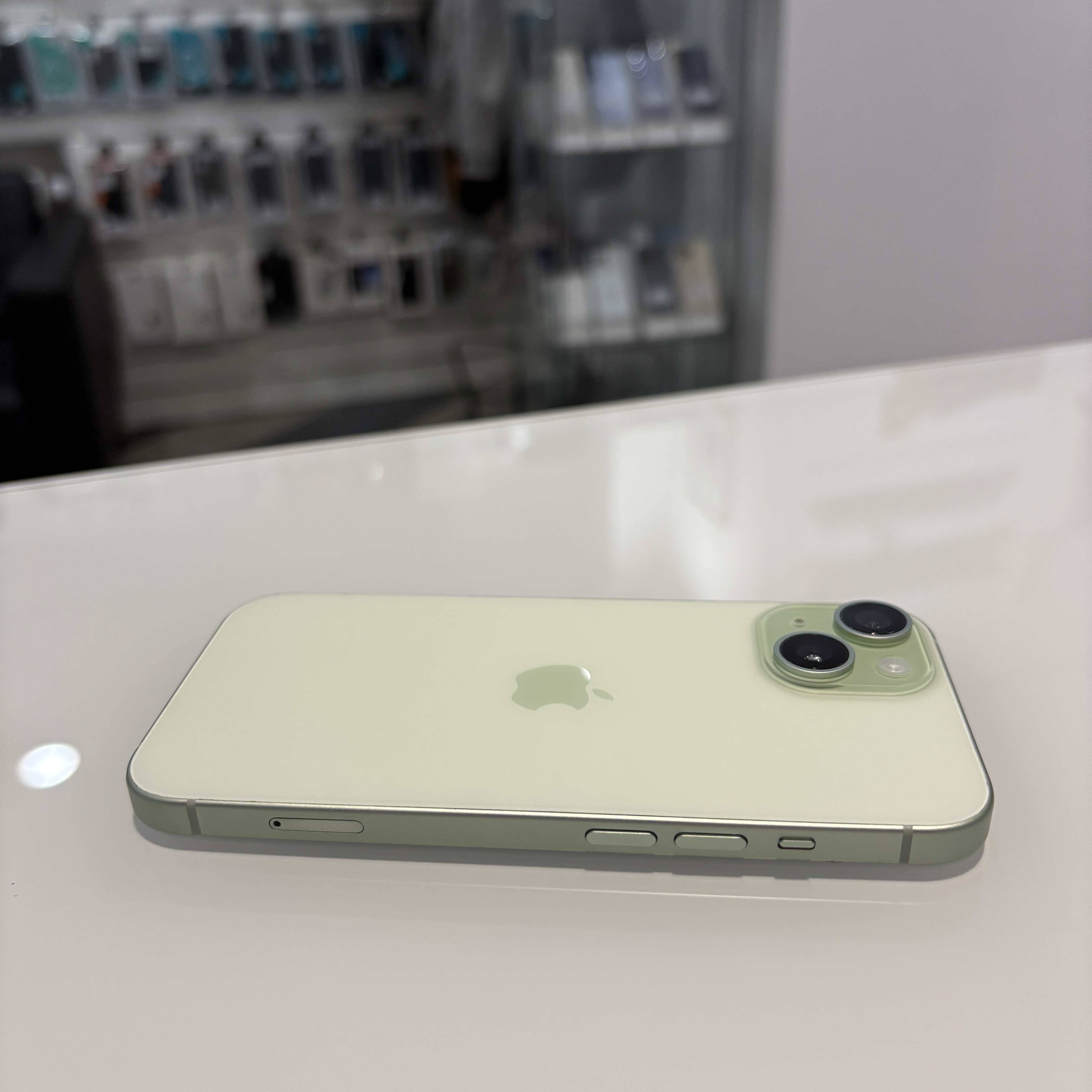 Apple iPhone 15 - 128 GB - zöld (538)