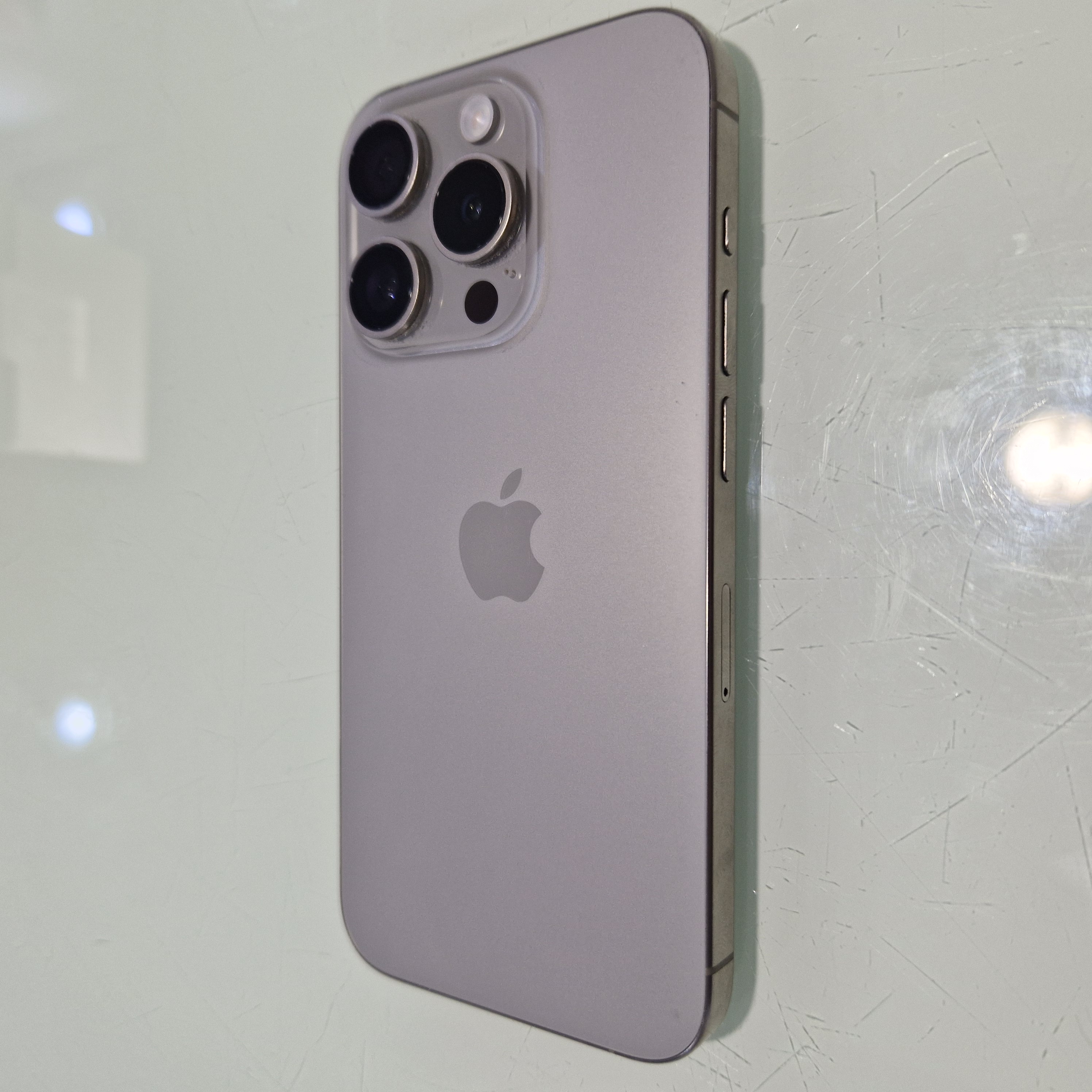 Apple iPhone 15 Pro - 128 GB - szürke (202)