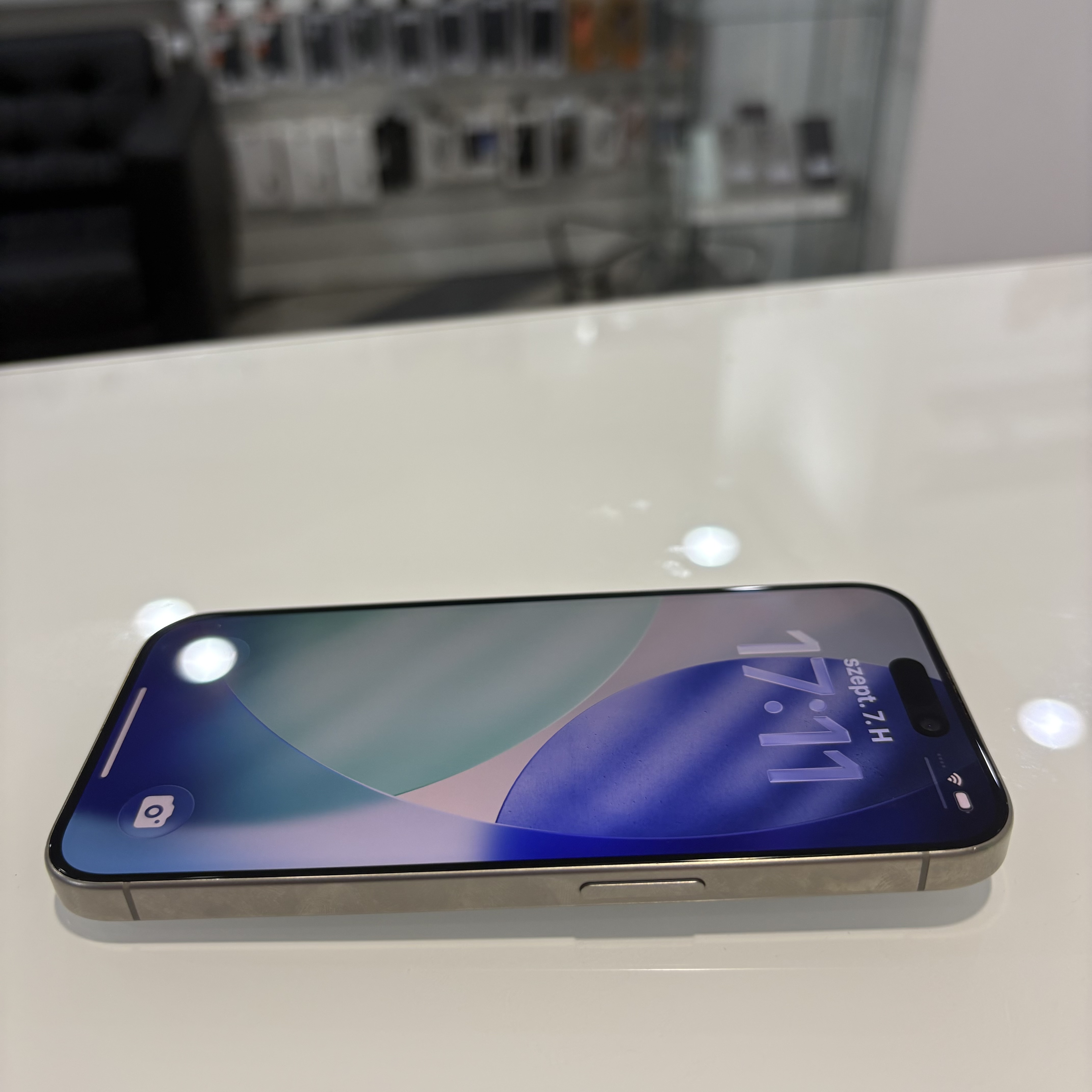 Apple iPhone 15 Pro - 128 GB - szürke (475)