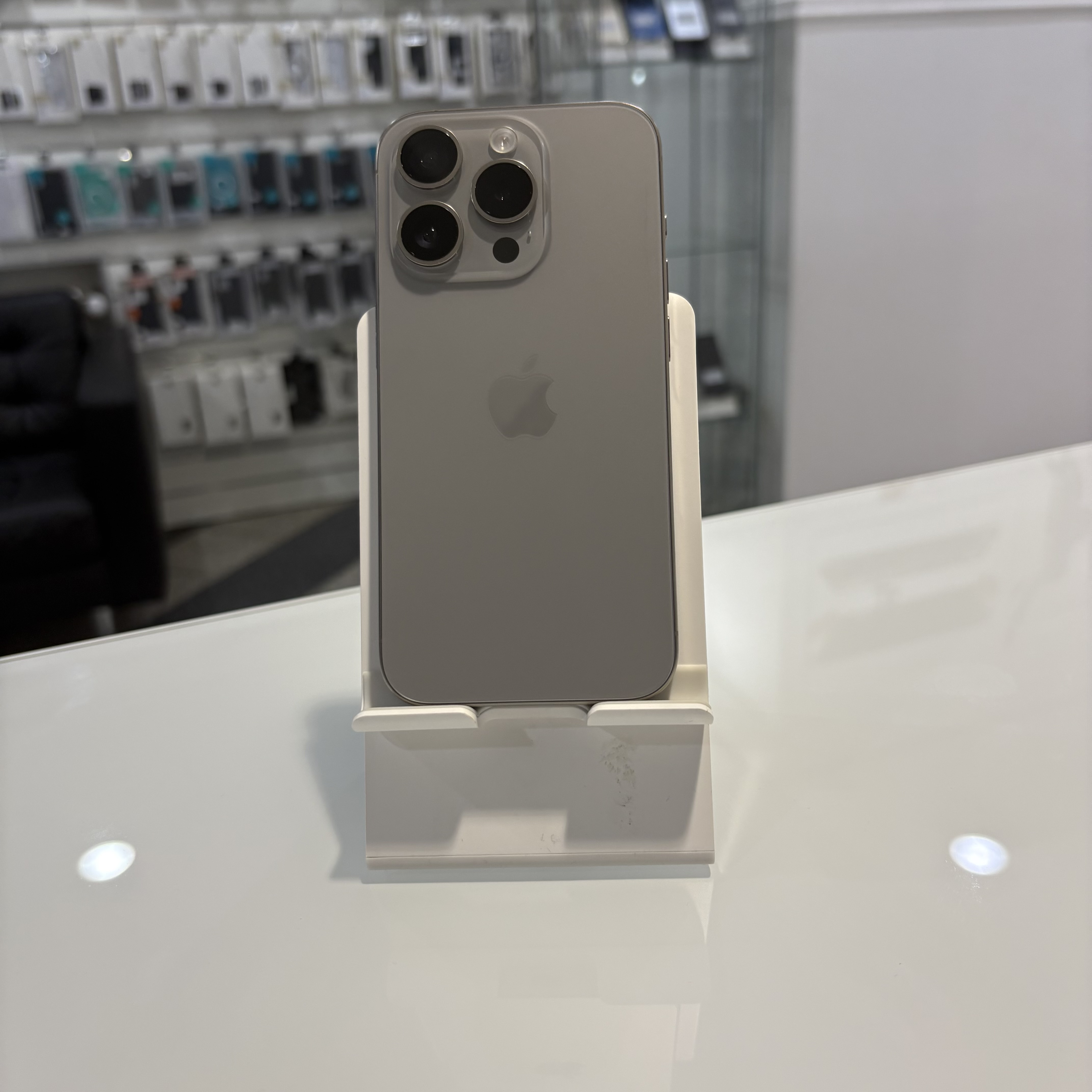 Apple iPhone 15 Pro - 128 GB - szürke (475)