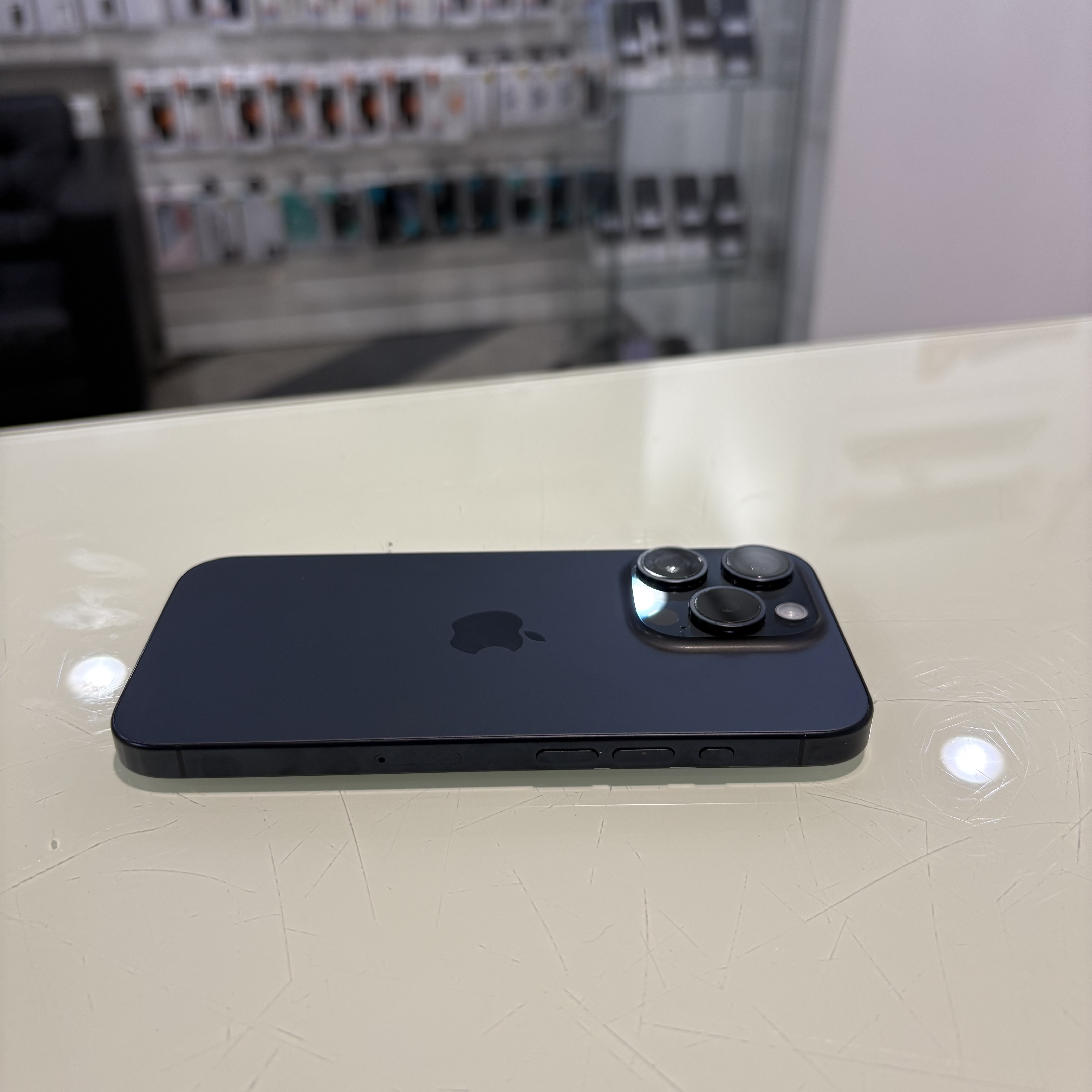 Apple iPhone 15 Pro - 256 GB - kék (259)