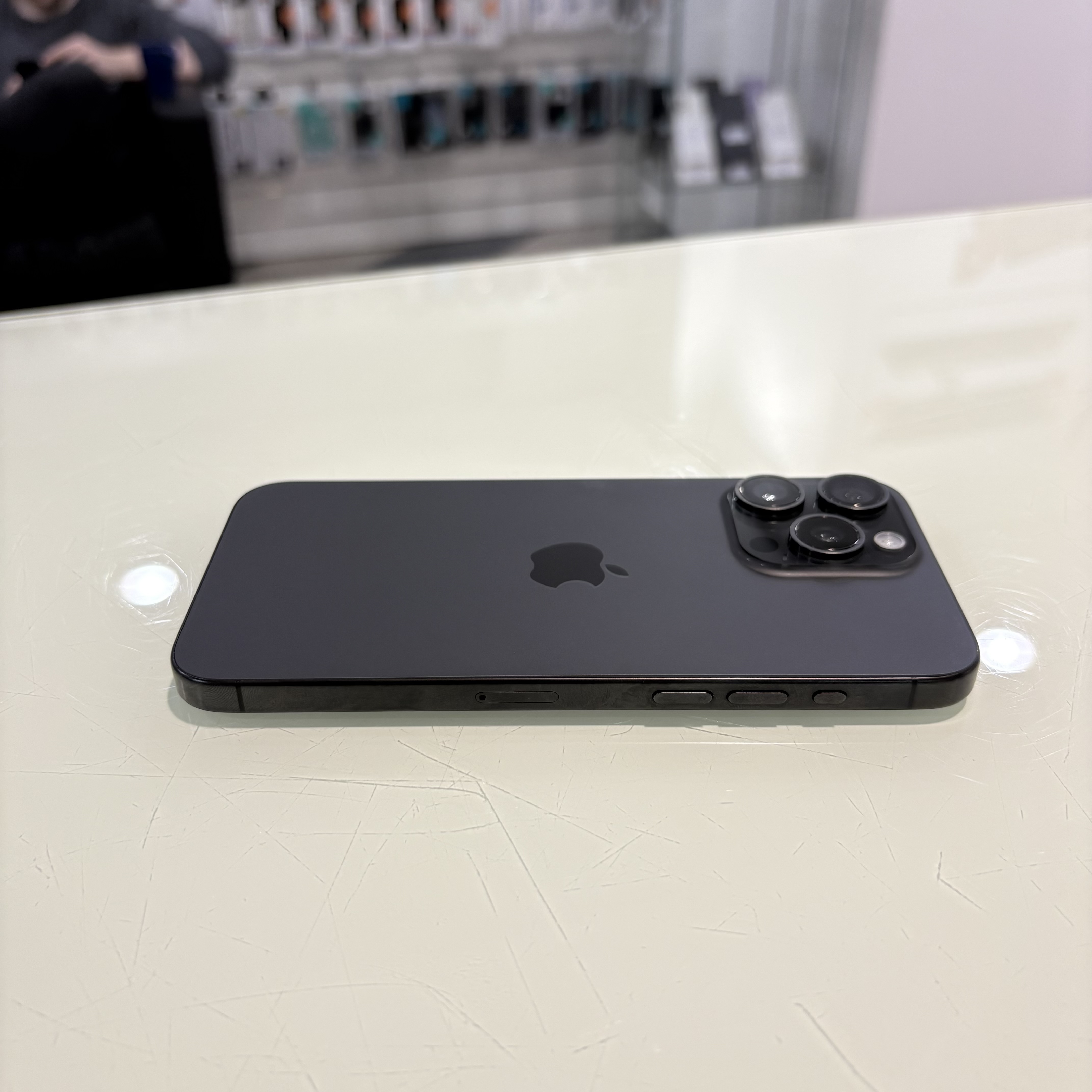 Apple iPhone 15 Pro Max - 512 GB - szürke (246)