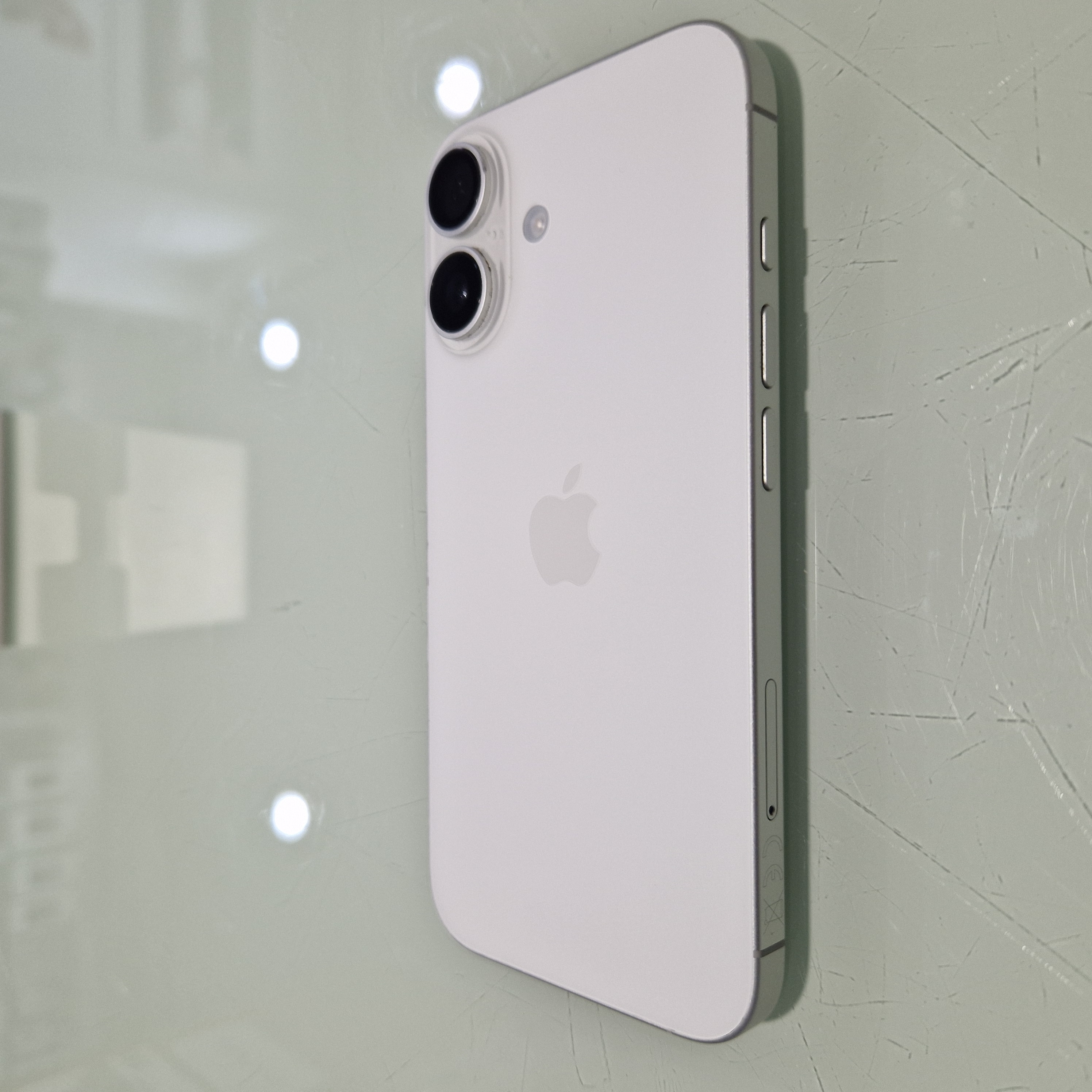 Apple iPhone 16  - 128 GB - fehér  (161)