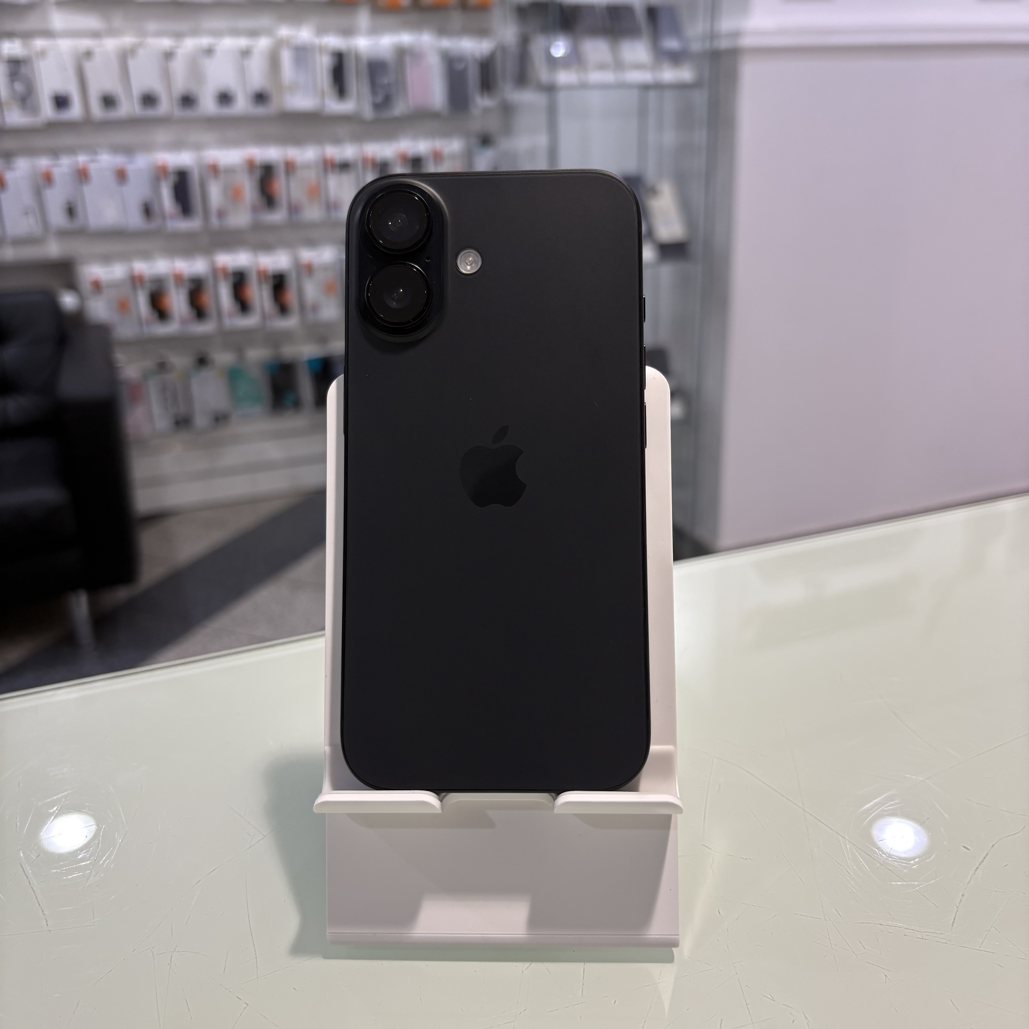 Apple iPhone 16 - 128 GB - fekete (422)