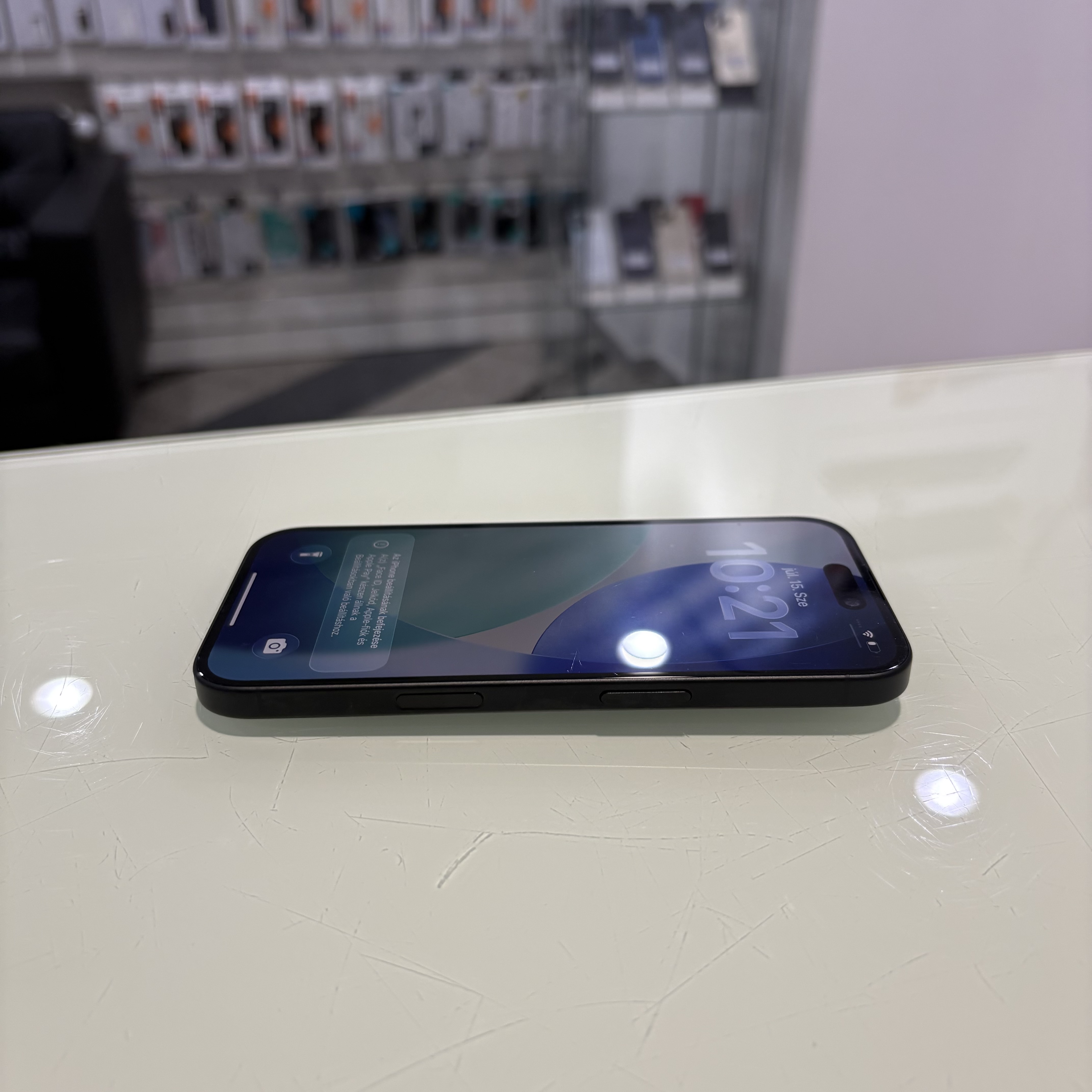 Apple iPhone 16 - 128 GB - fekete (422)