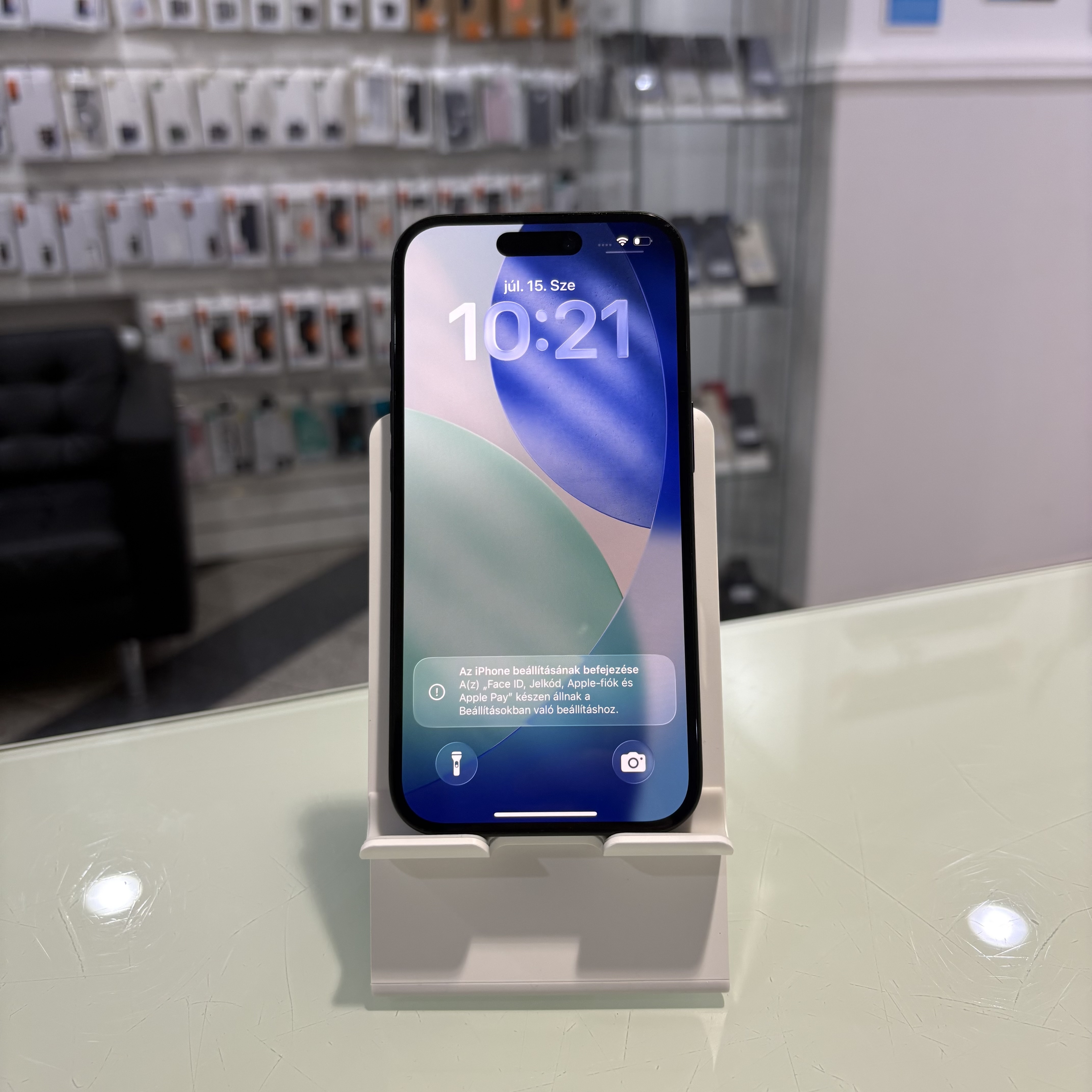 Apple iPhone 16 - 128 GB - fekete (422)