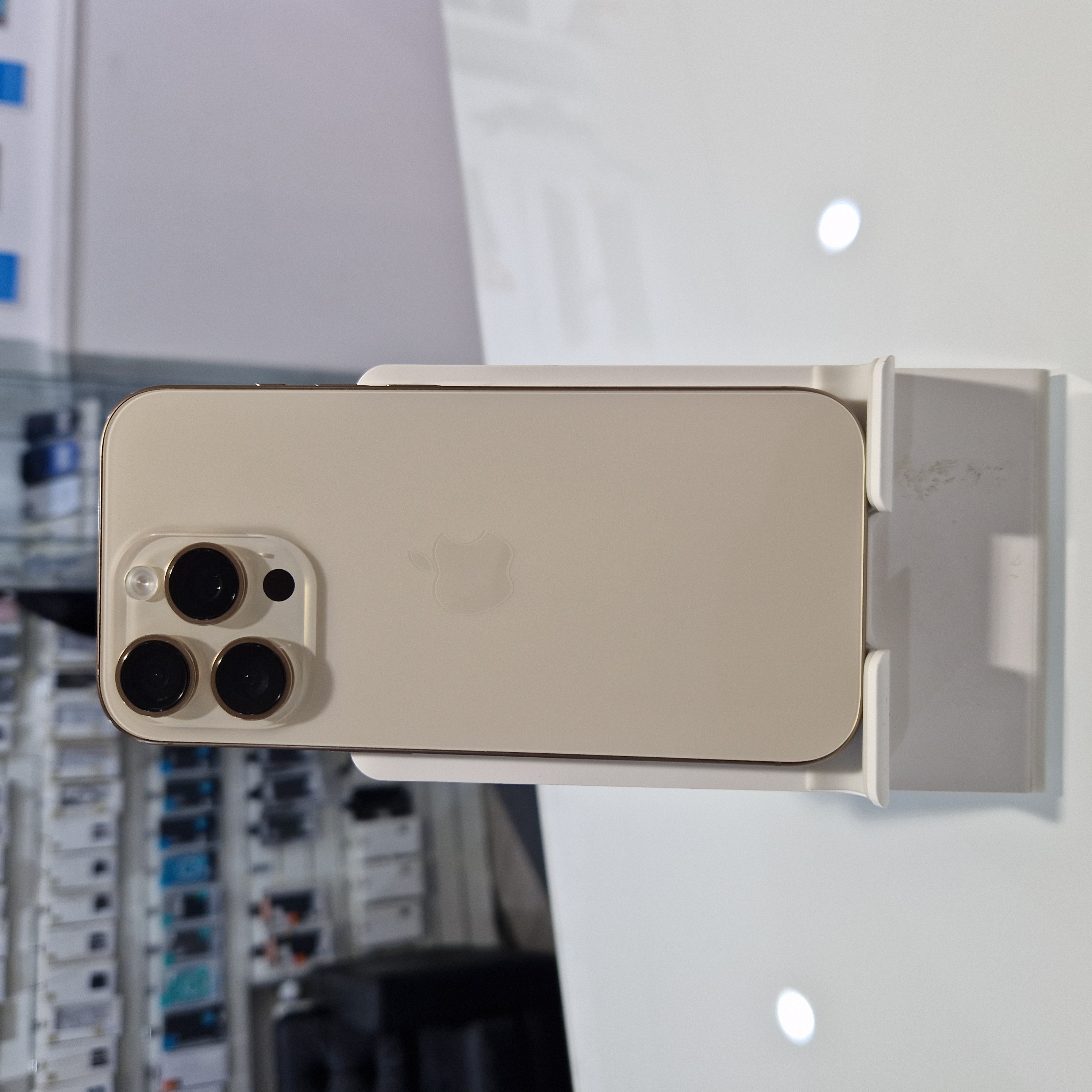 Apple iPhone 16 Pro - 256 GB - desert (488)