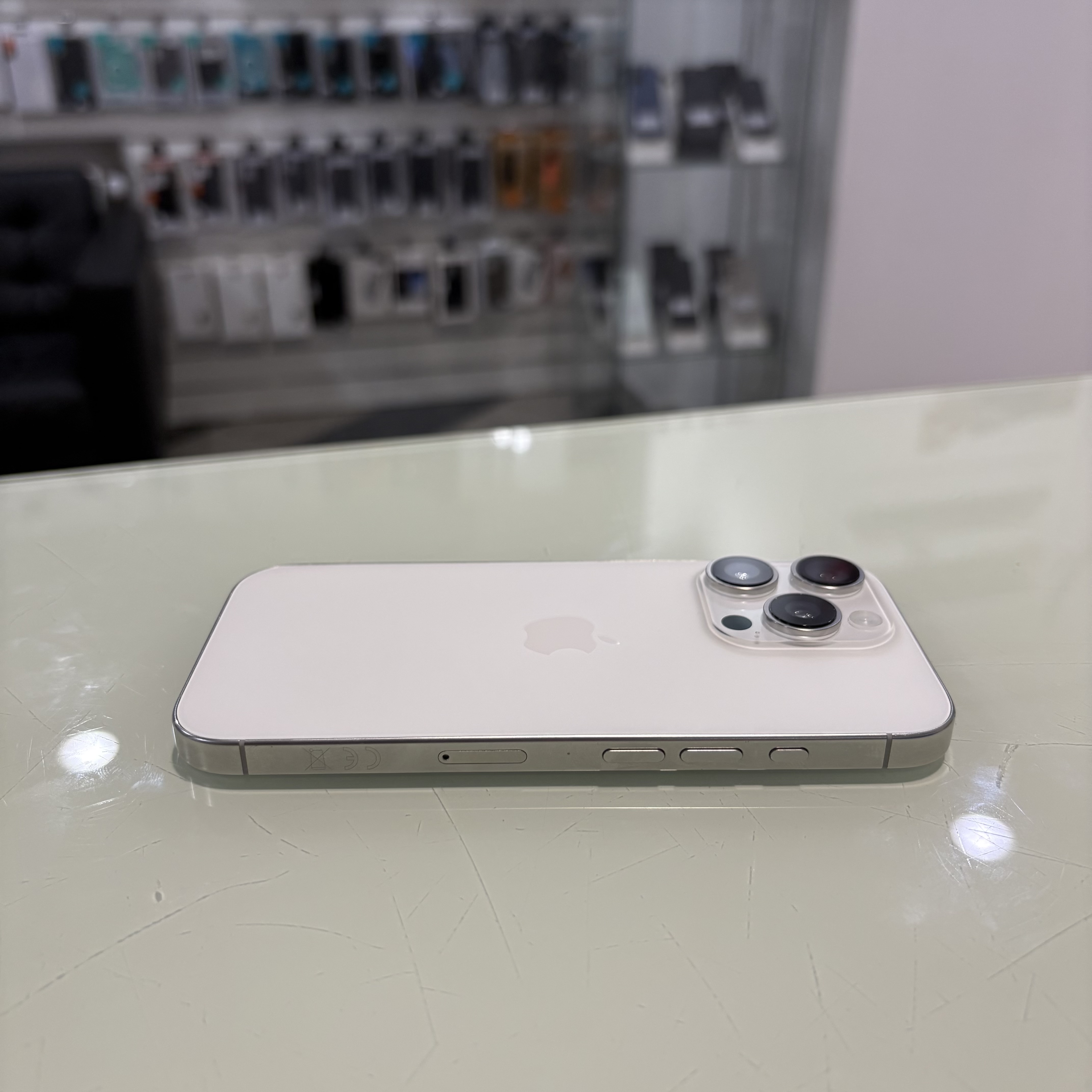 Apple iPhone 16 Pro - 256 GB - fehér (448)