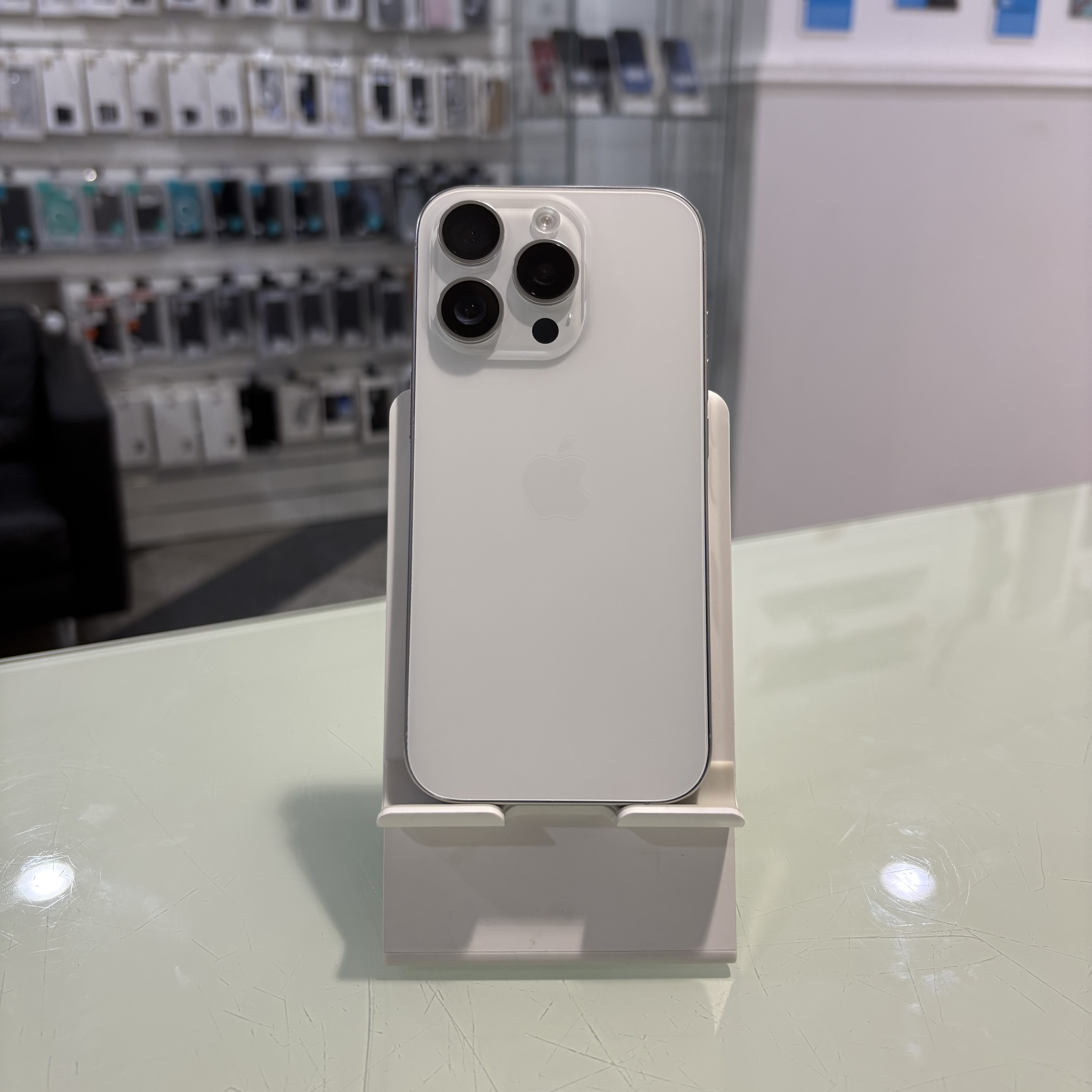 Apple iPhone 16 Pro - 256 GB - fehér (448)