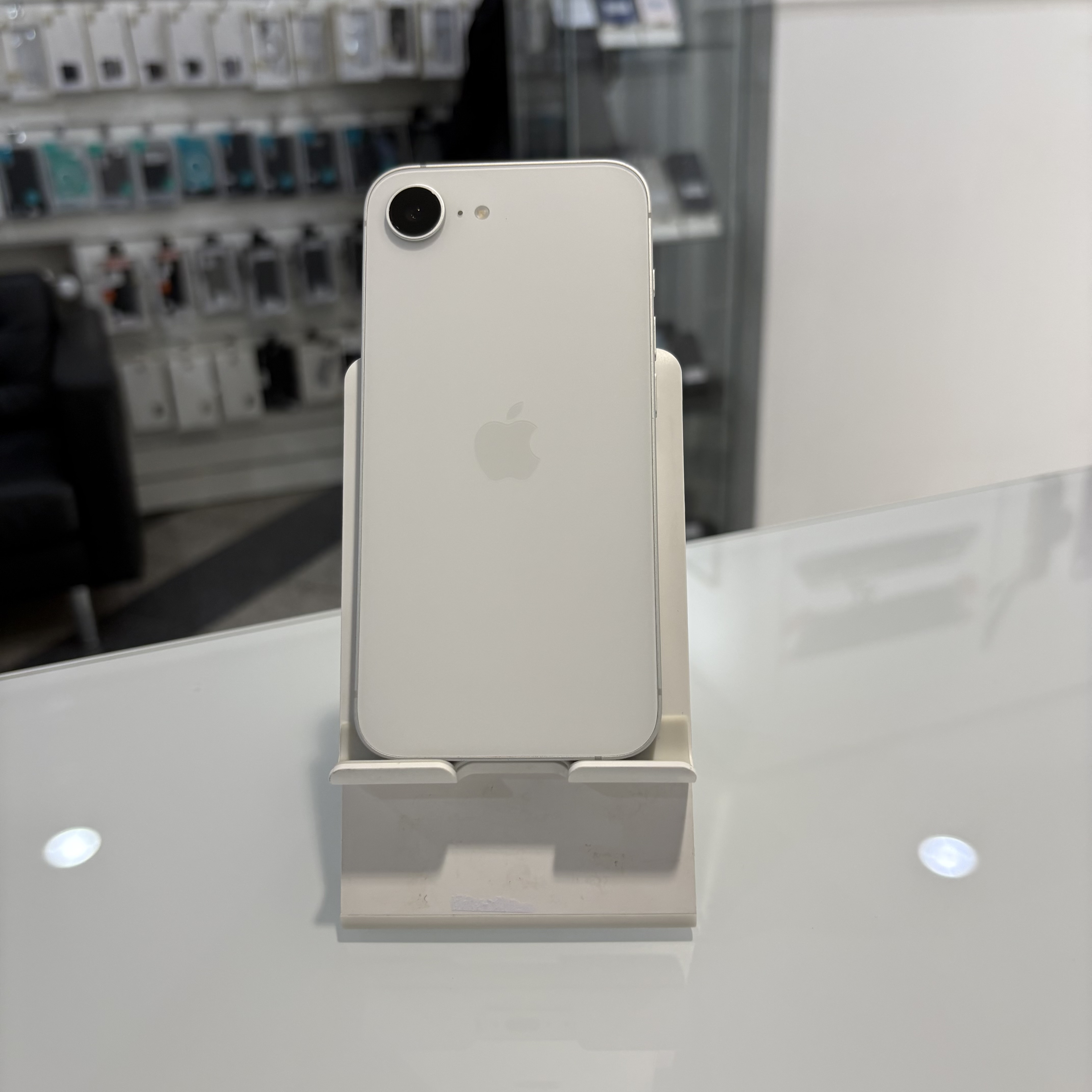 Apple iPhone 16e - 128 GB - fehér (528)