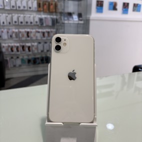 Apple iPhone 11 - 64 GB - fehér (289)