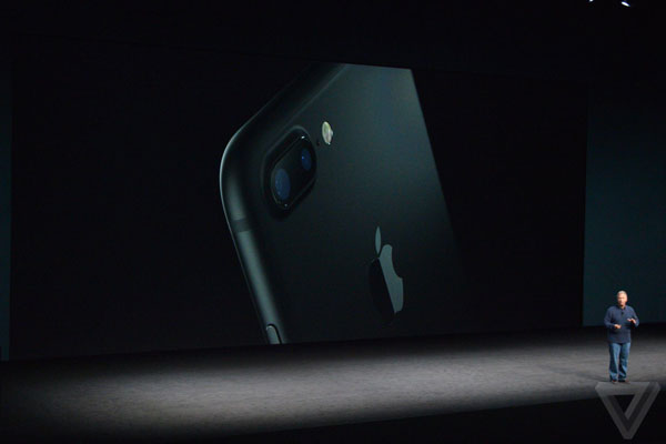 apple-iphone-jetblack