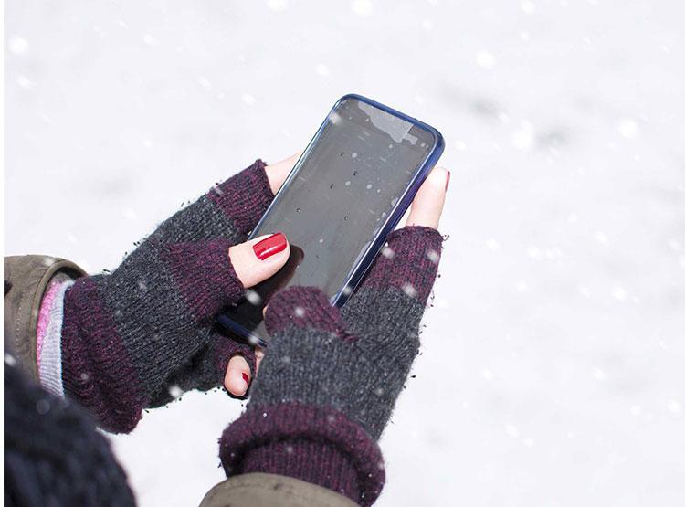 the-science-behind-why-your-smartphone-shuts-down-when-its-cold-outside