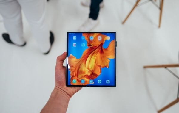 Huawei Mate XS kinyitott állapotban