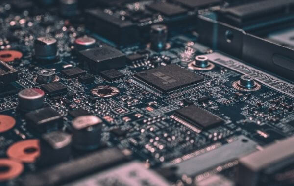 Processzor és áramkörök egy alaplapon