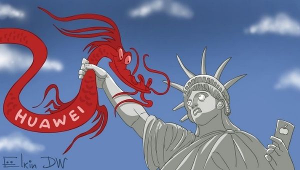 Karikatúra, amin egy Szabadság-szobor megfojt egy kínai kígyót