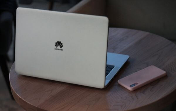 Huawei laptop és okostelefon